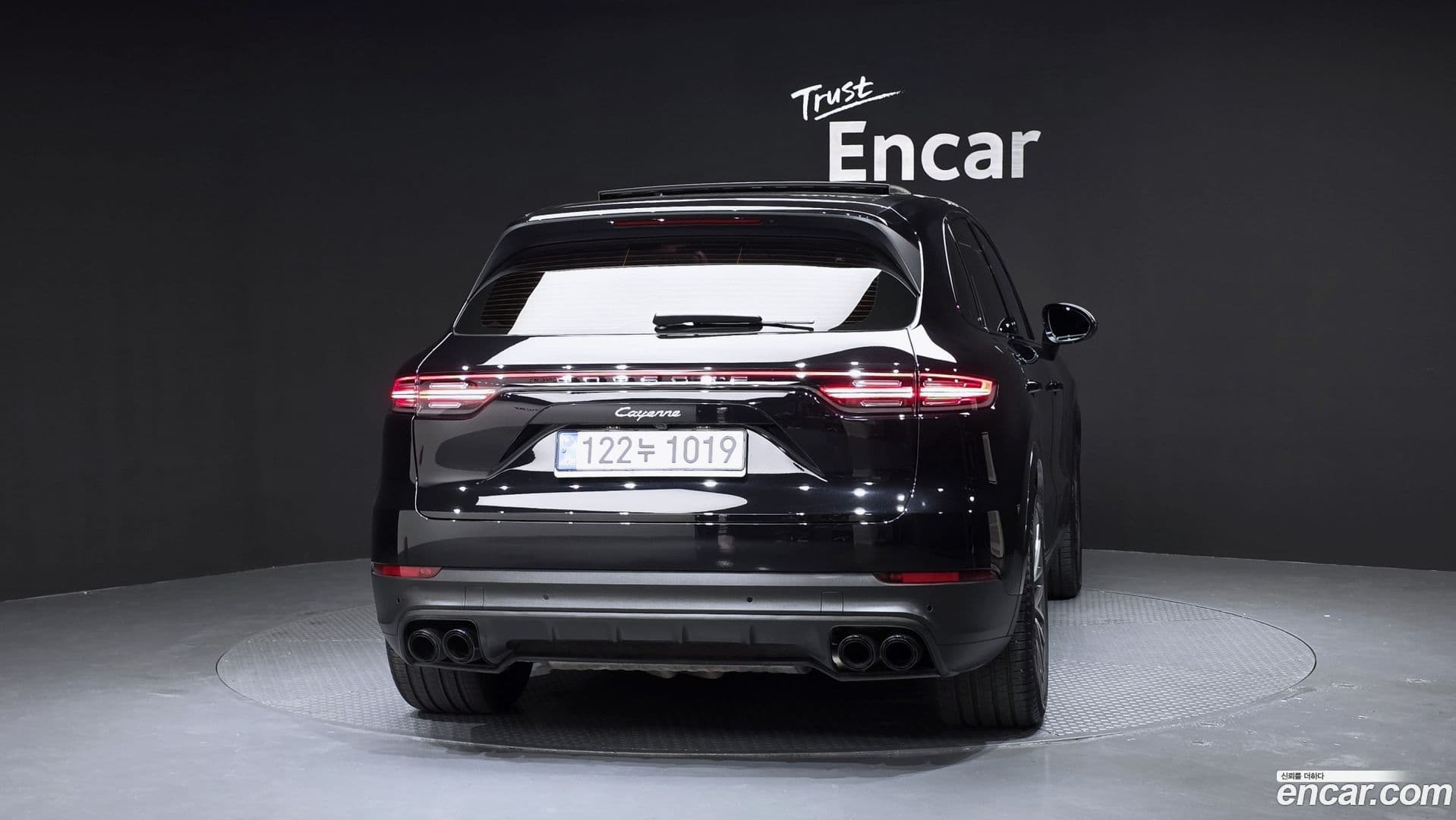 Main__Slider__Photo:Cayenne Porsche 2020.3-3