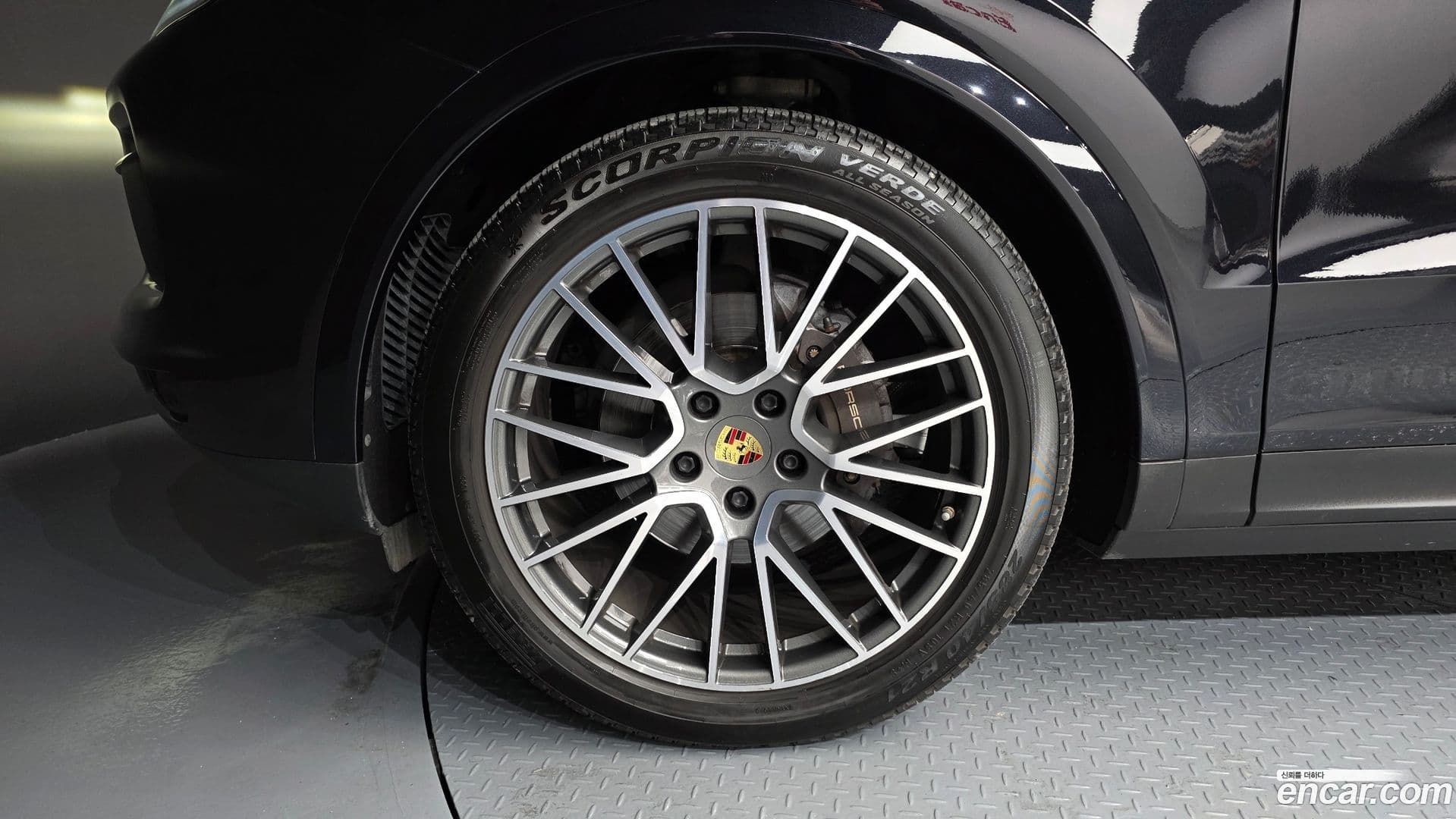 Main__Slider__Photo:Cayenne Porsche 2020.3-4