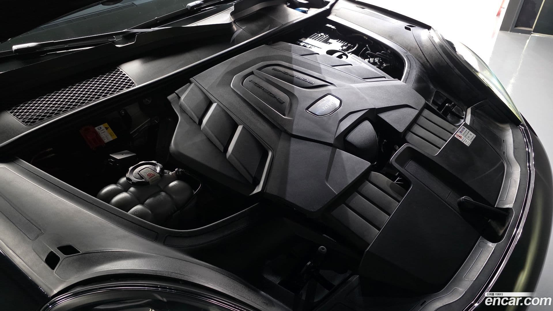 Main__Slider__Photo:Cayenne Porsche 2020.3-5