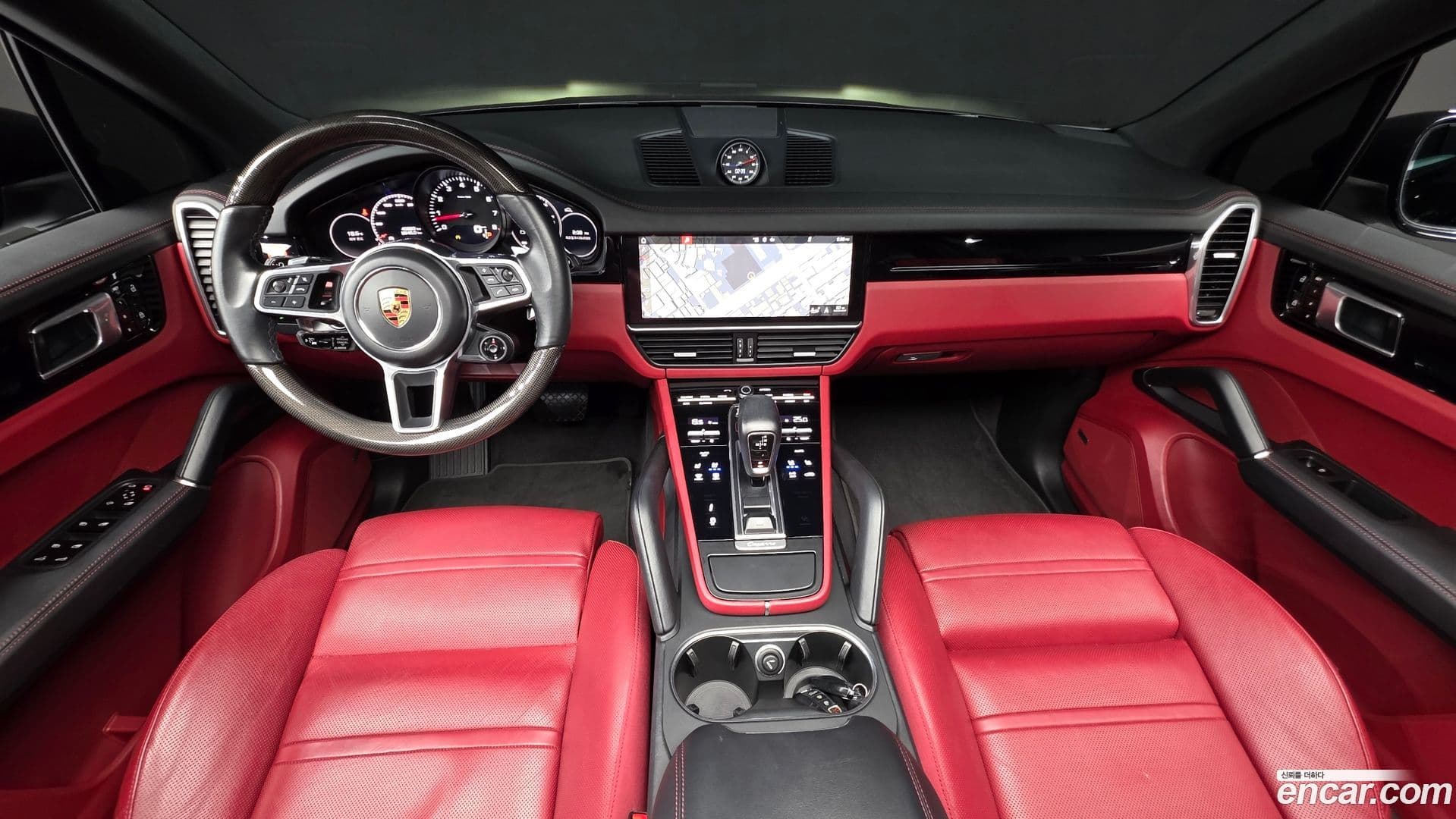 Main__Slider__Photo:Cayenne Porsche 2020.3-6