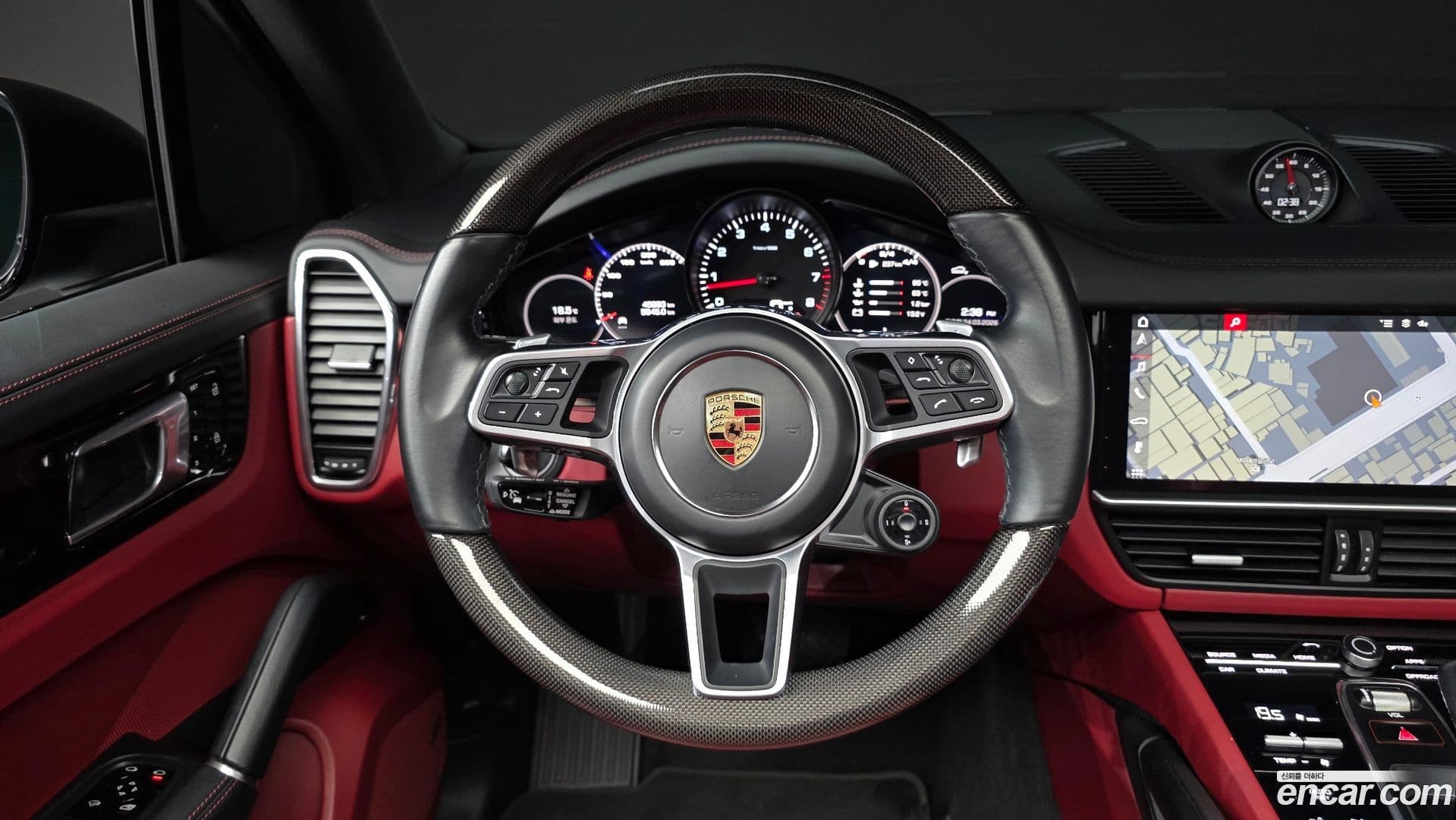 Main__Slider__Photo:Cayenne Porsche 2020.3-12