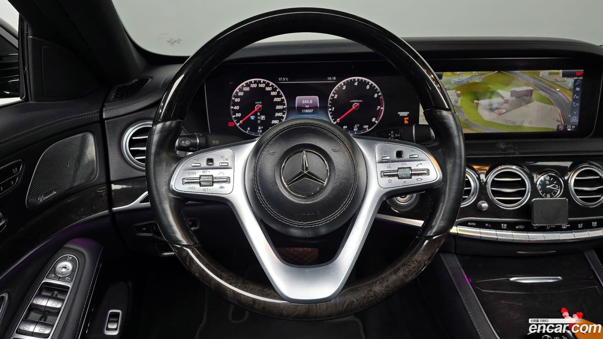 Main__Slider__Photo:S-Class Mercedes-Benz 2019.0-12