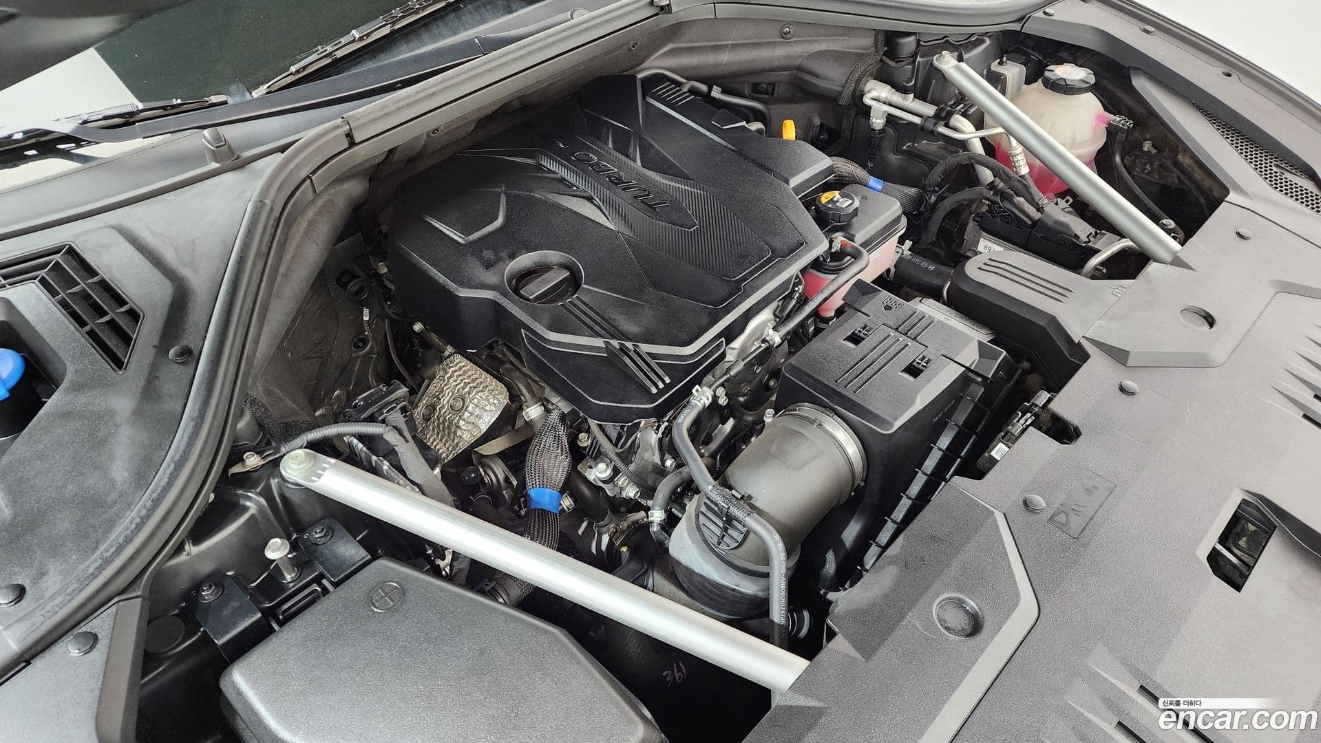 Main__Slider__Photo:GV70 Genesis 2021.3-5