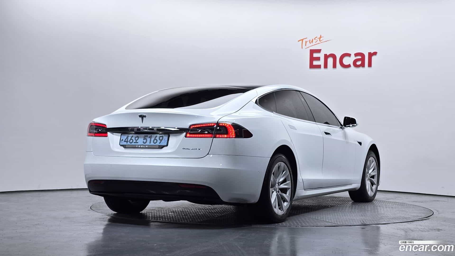 Model S Tesla 2020.10-OUTER-002