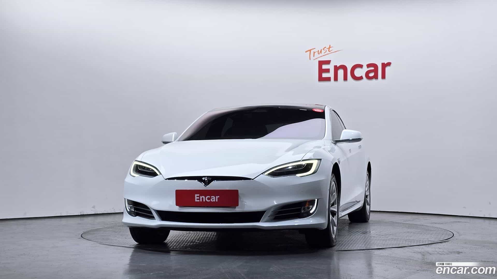 Model S Tesla 2020.10-OUTER-003