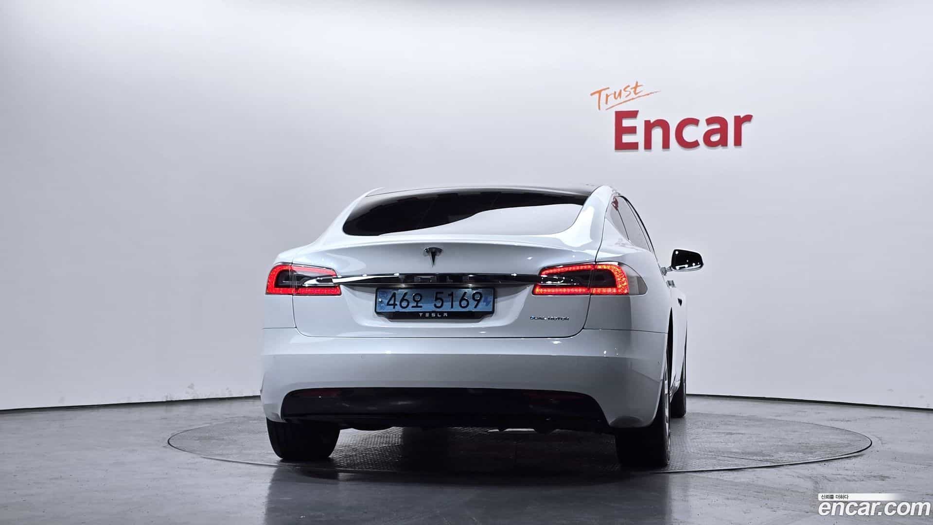 Model S Tesla 2020.10-OUTER-004