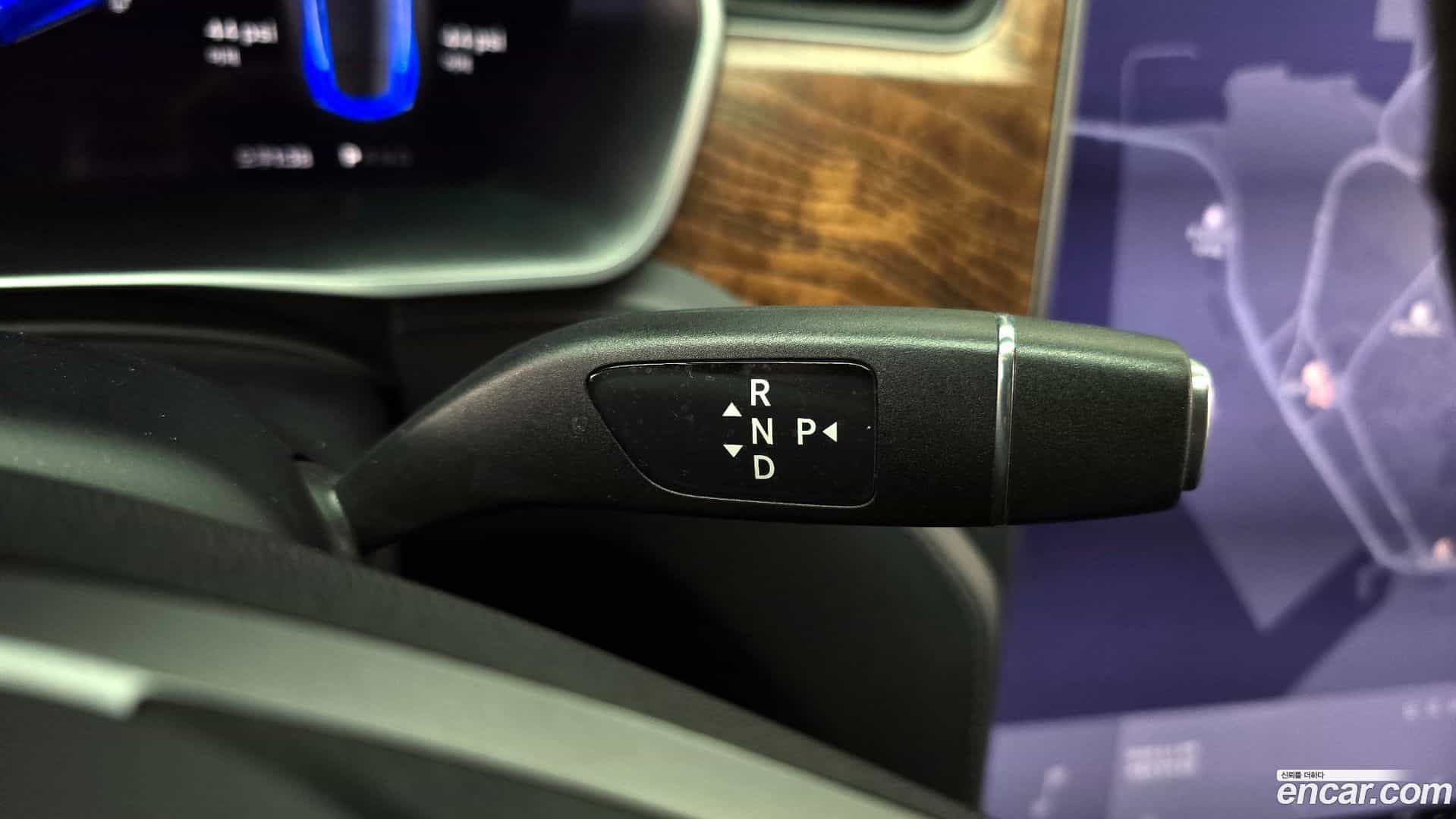 Model S Tesla 2020.10-INNER-009