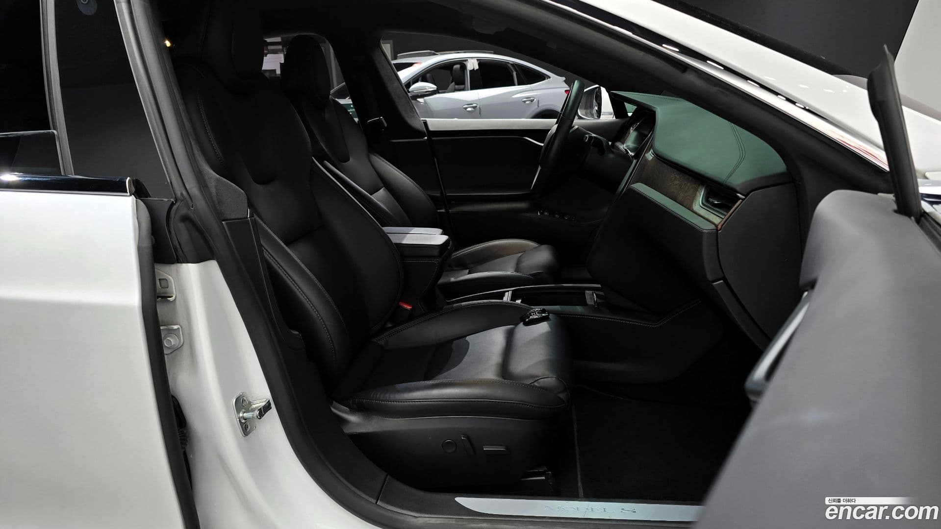 Main__Slider__Photo:Model S Tesla 2020.10-9