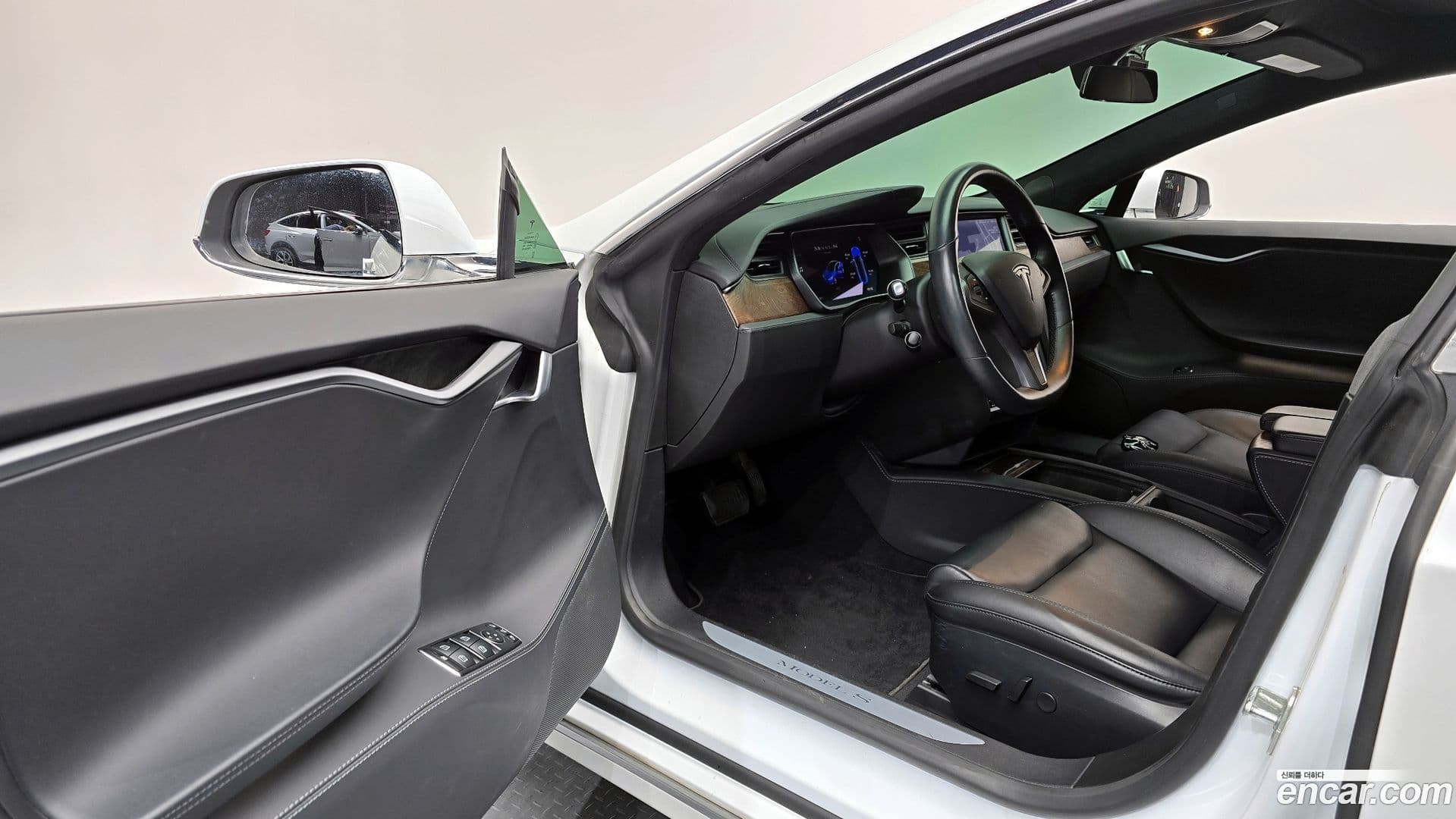 Main__Slider__Photo:Model S Tesla 2020.10-10