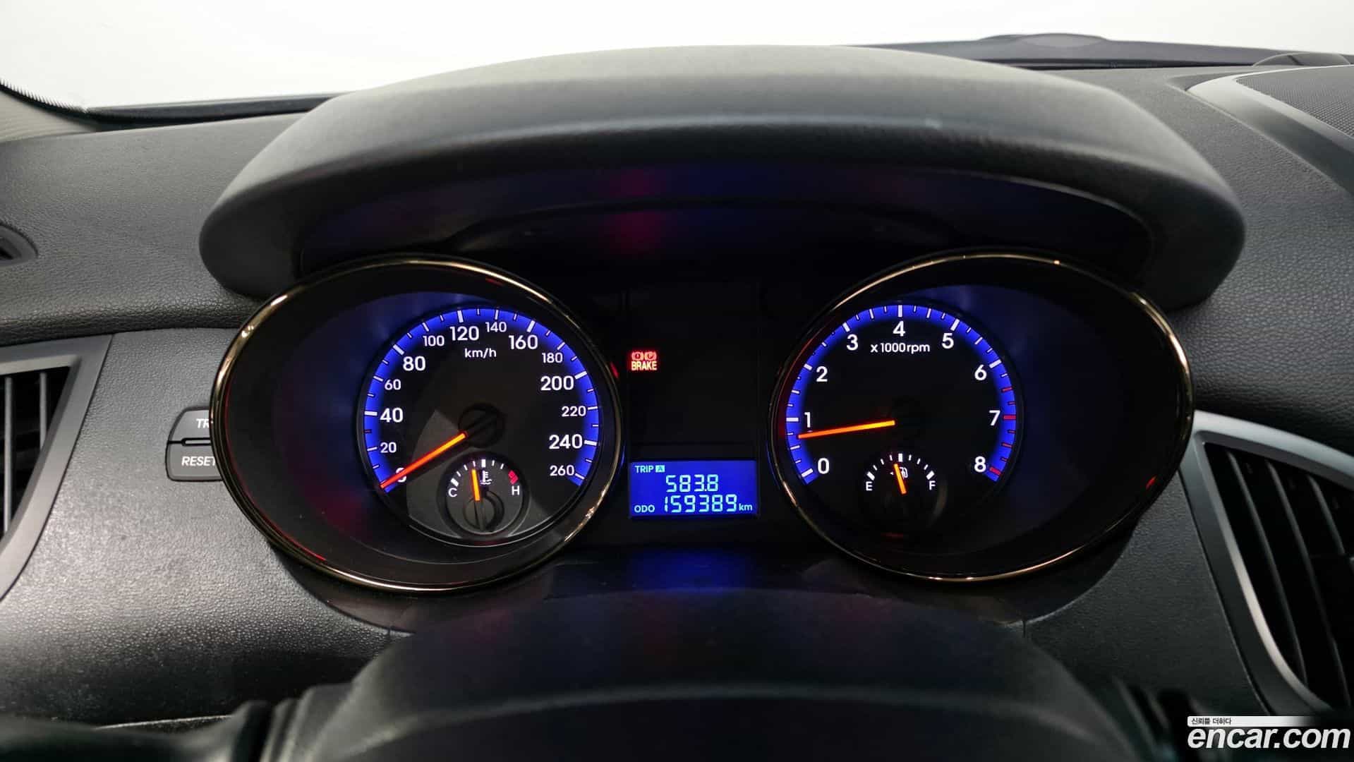 Genesis Hyundai 2011.0-INNER-008