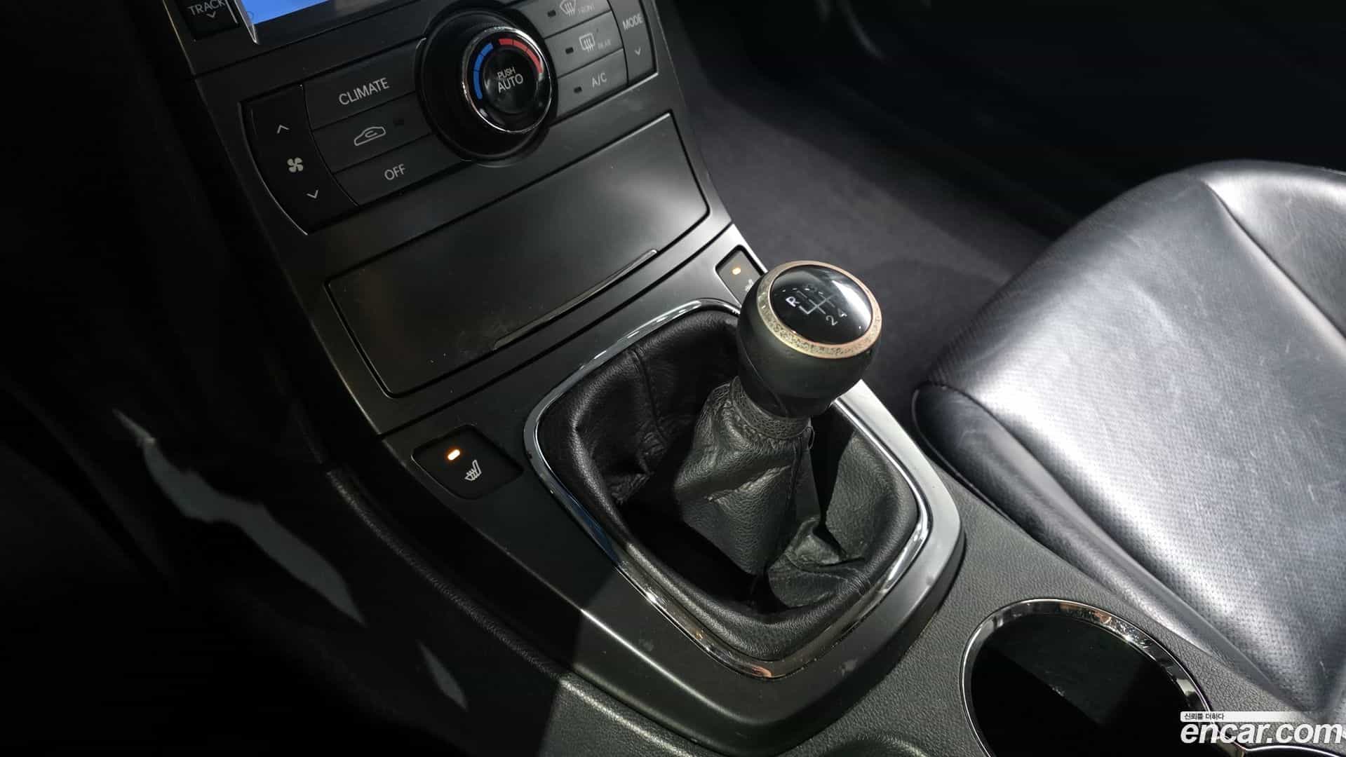 Genesis Hyundai 2011.0-INNER-009