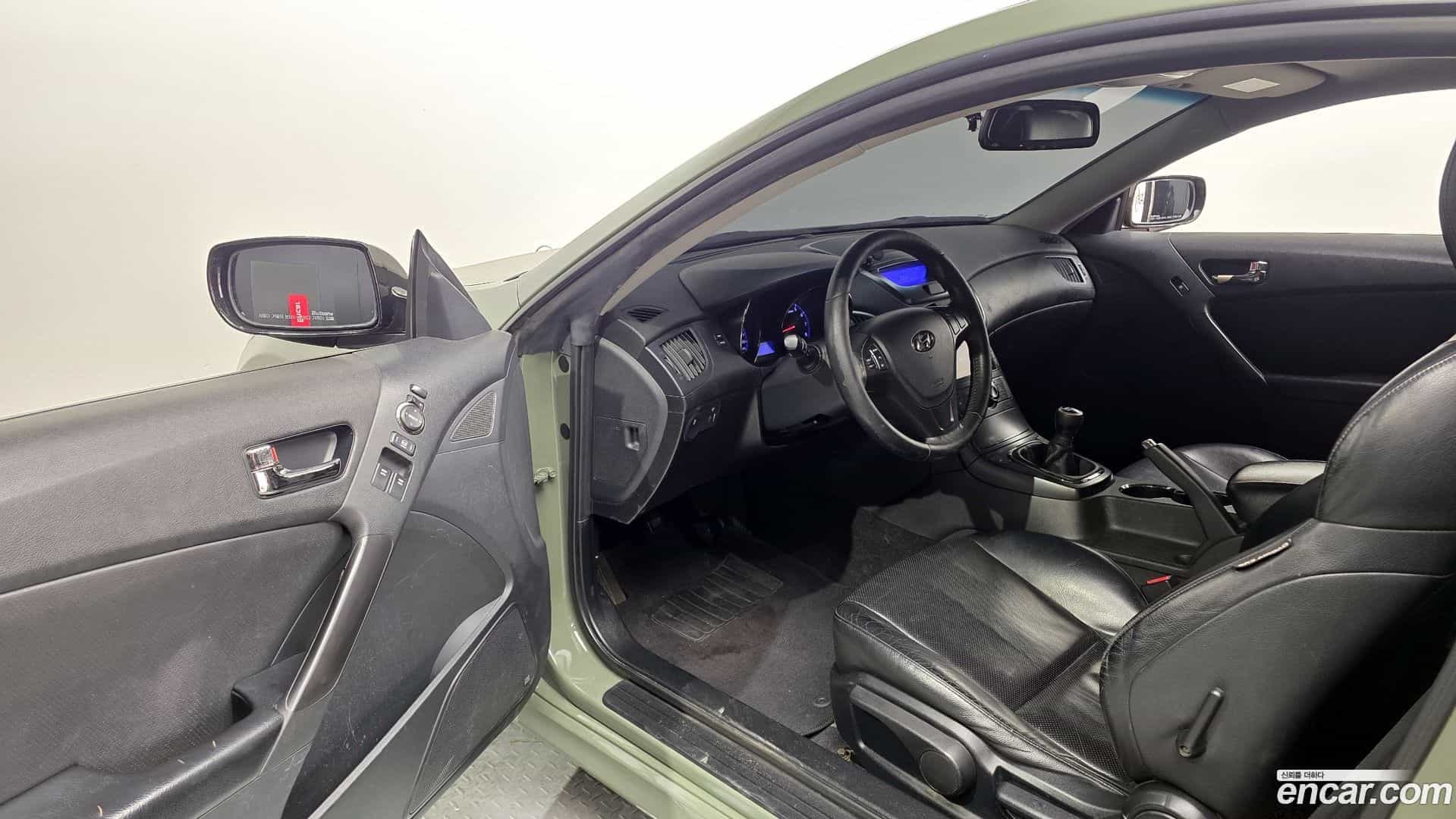 Genesis Hyundai 2011.0-INNER-010