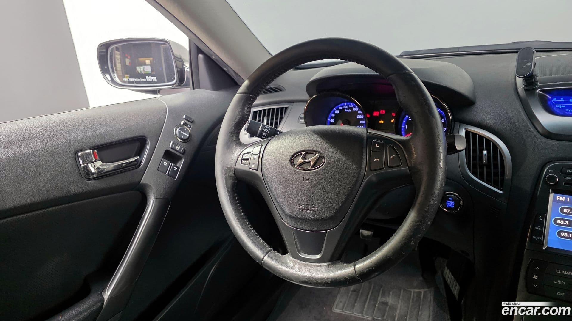 Main__Slider__Photo:Genesis Hyundai 2011.0-12