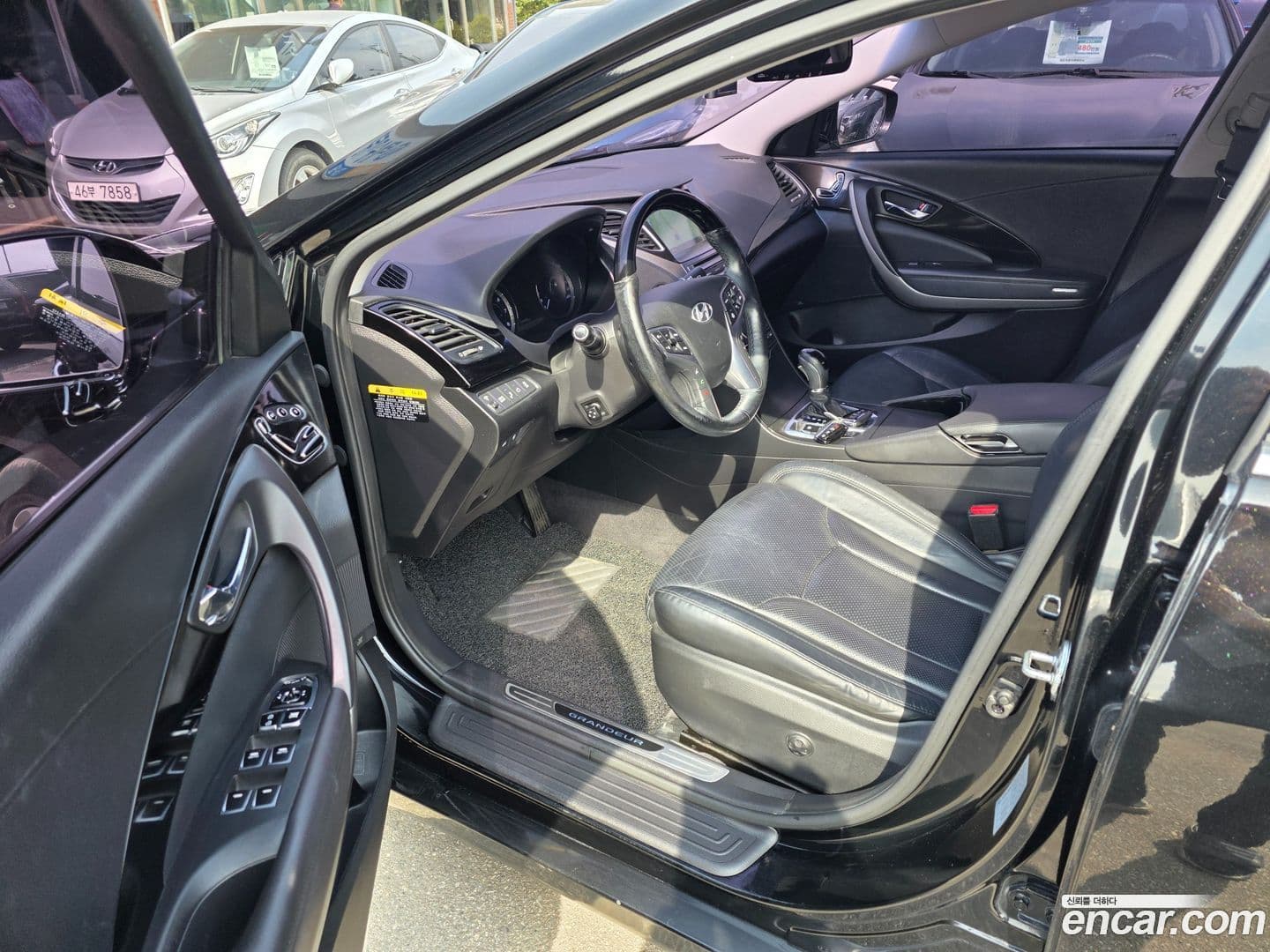 Main__Slider__Photo:Grandeur Hyundai 2015.3-6