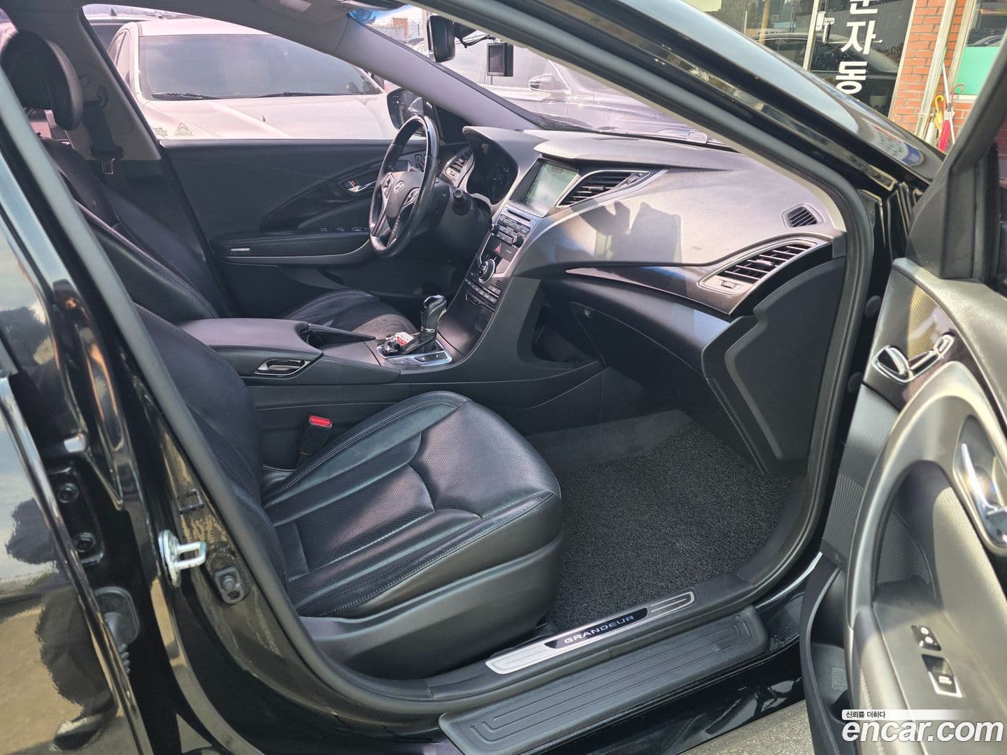 Main__Slider__Photo:Grandeur Hyundai 2015.3-7