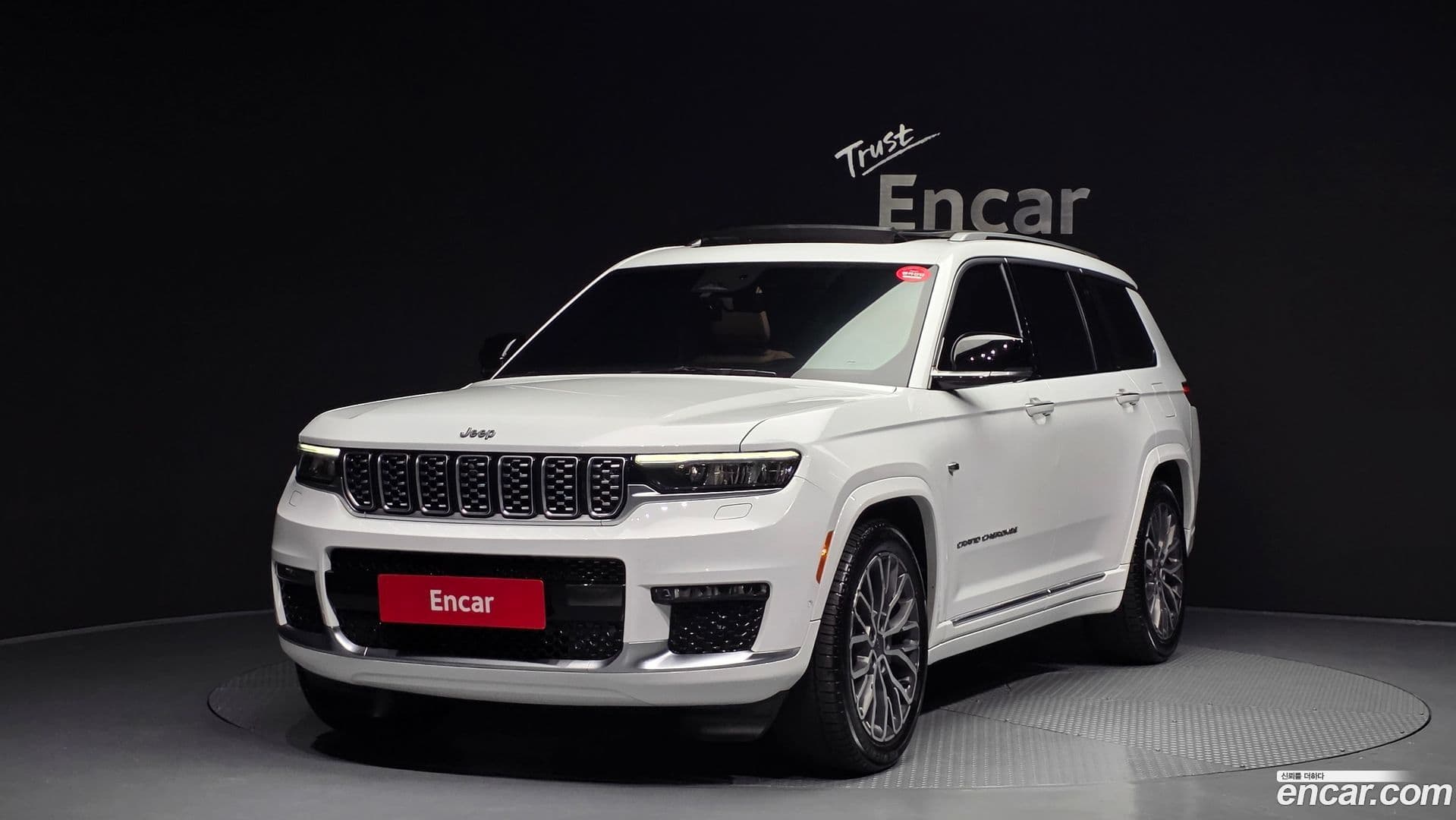 Main__Slider__Photo:Cherokee Jeep 2022.11-0