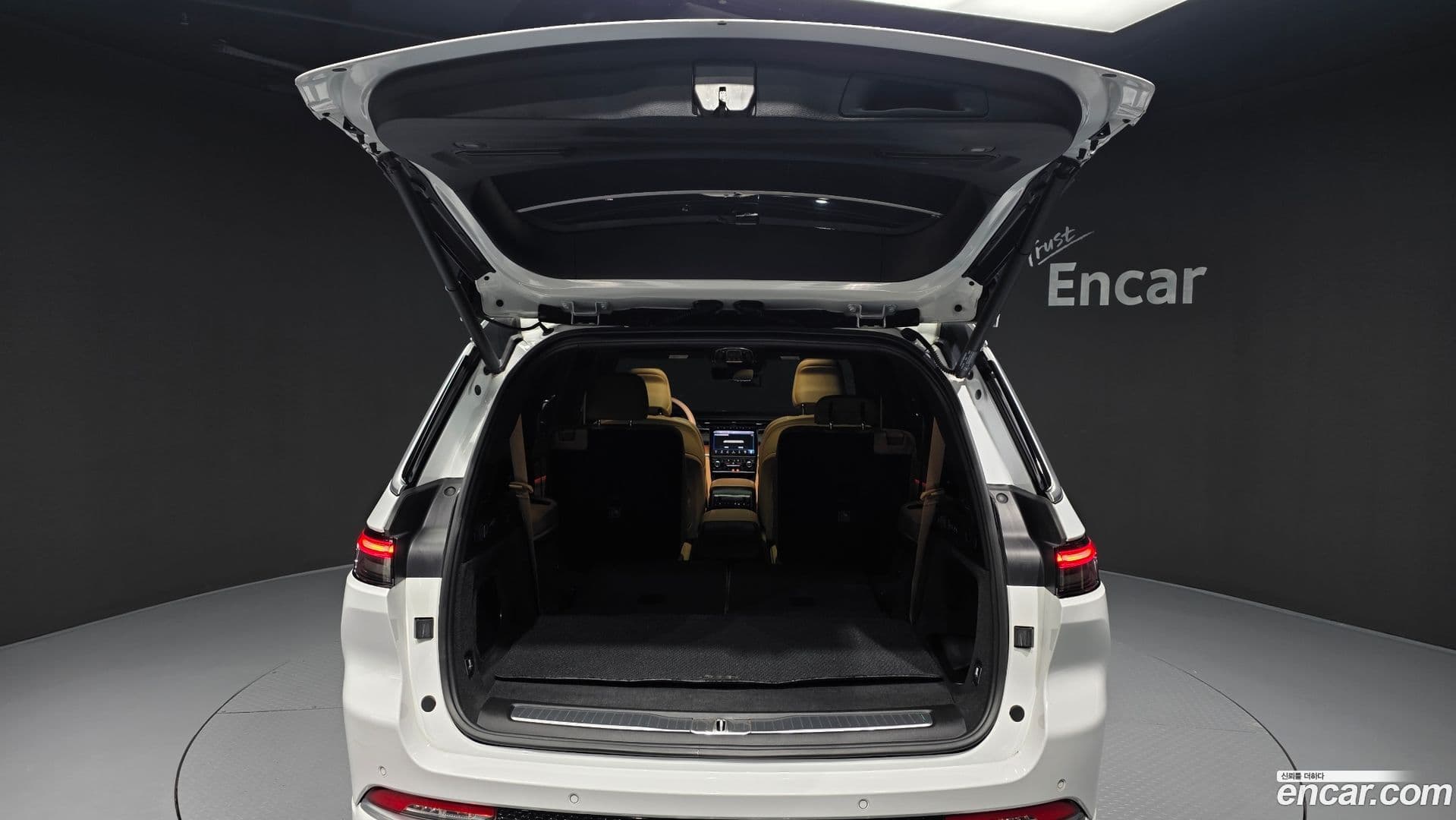 Main__Slider__Photo:Cherokee Jeep 2022.11-19