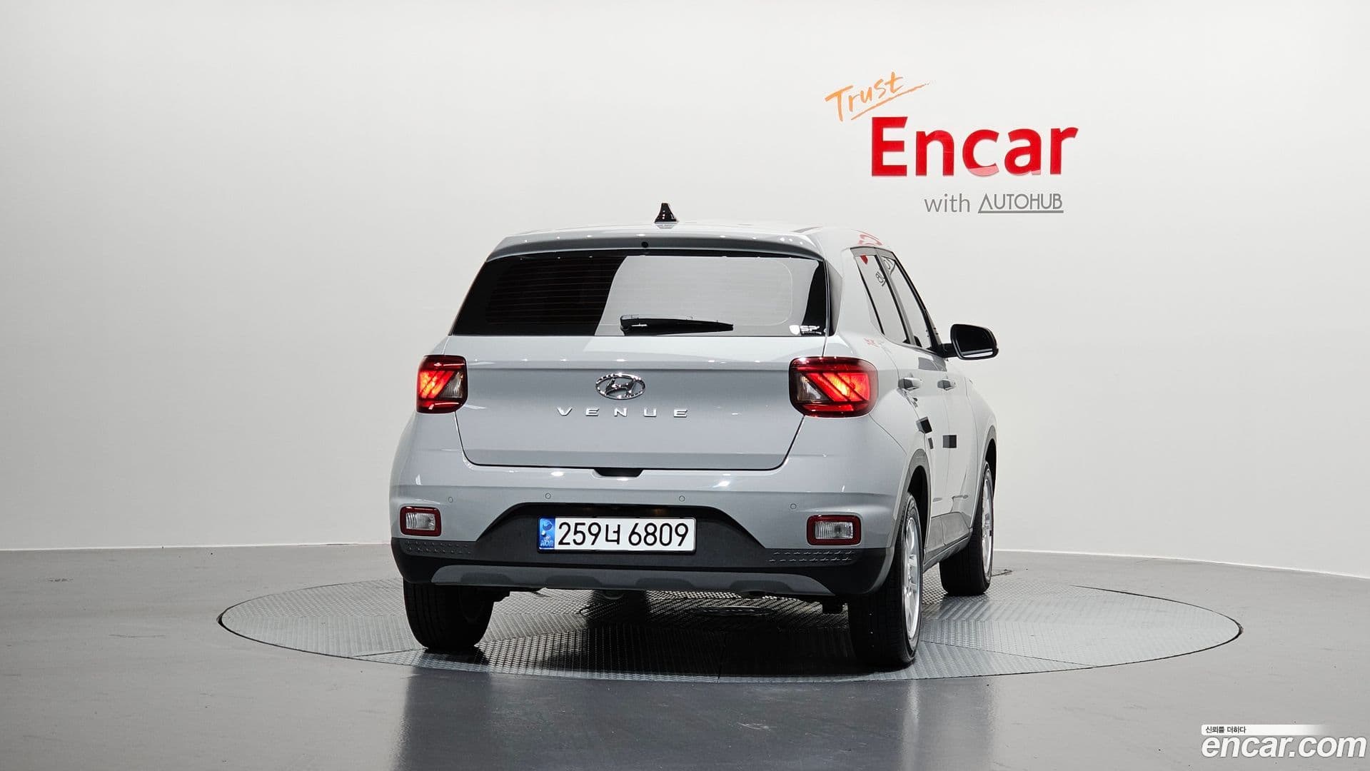 Main__Slider__Photo:Venue Hyundai 2022.1-3