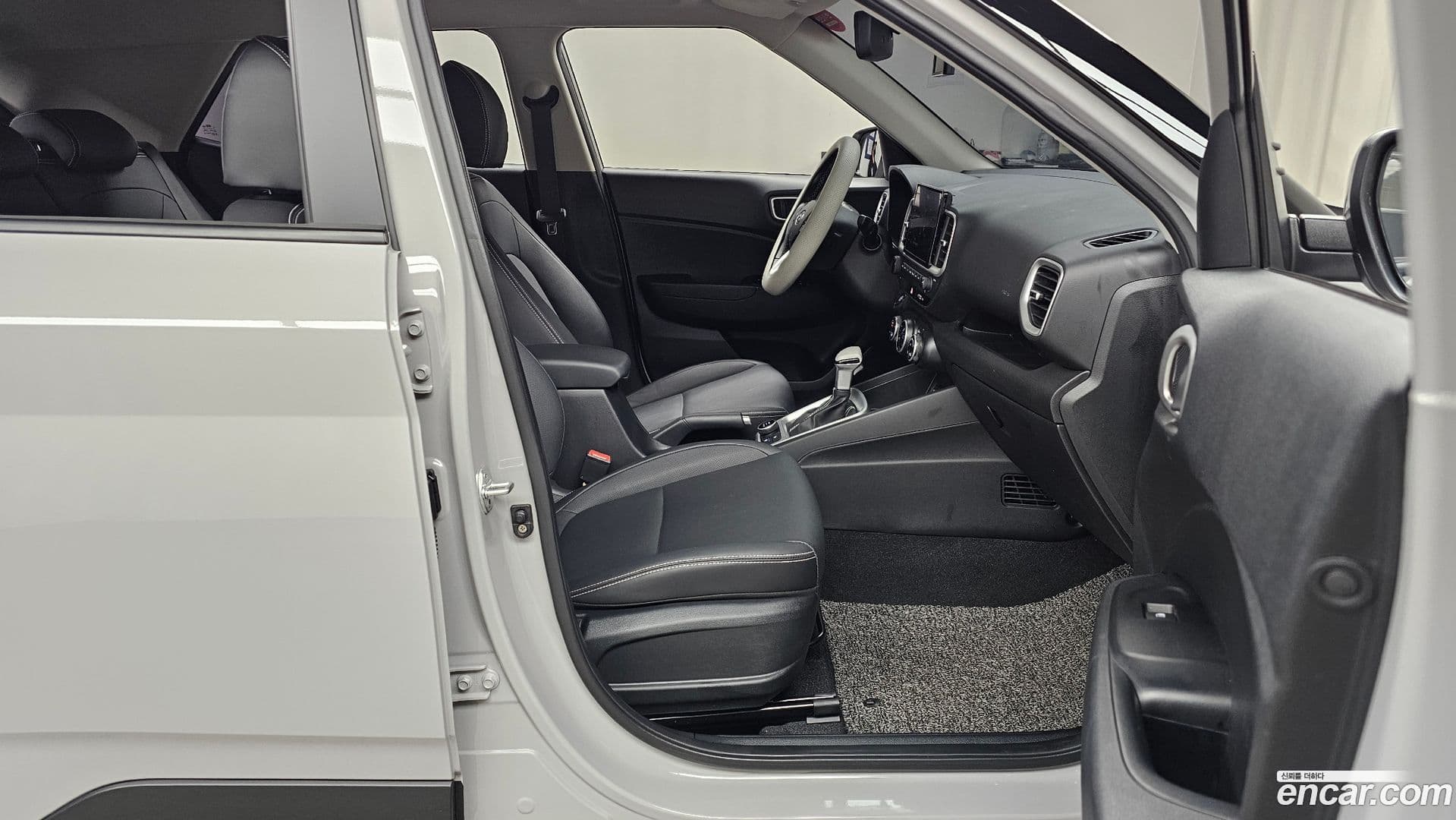 Main__Slider__Photo:Venue Hyundai 2022.1-10