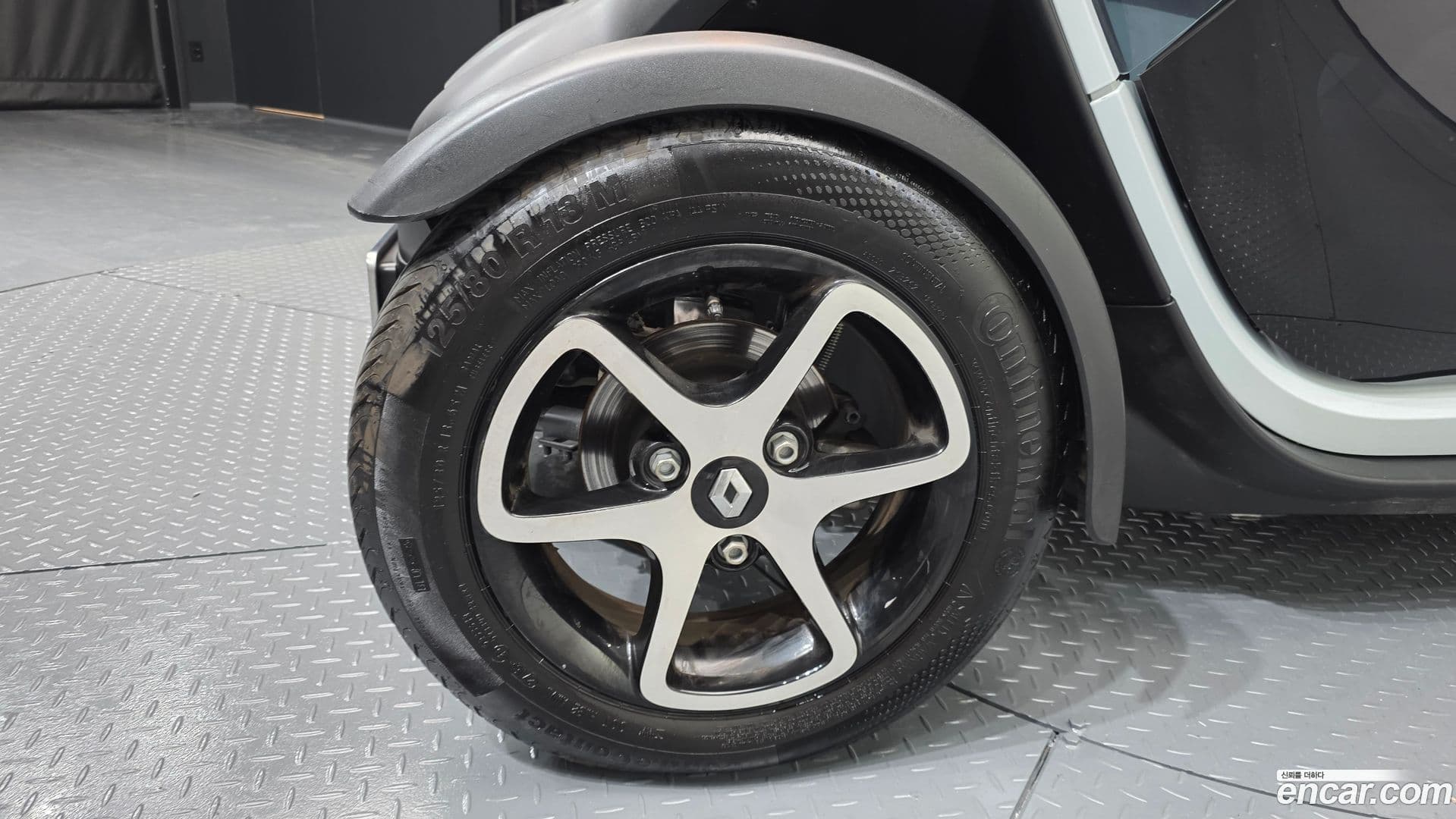 Main__Slider__Photo:Twizy Renault-KoreaSamsung 2017.5-4