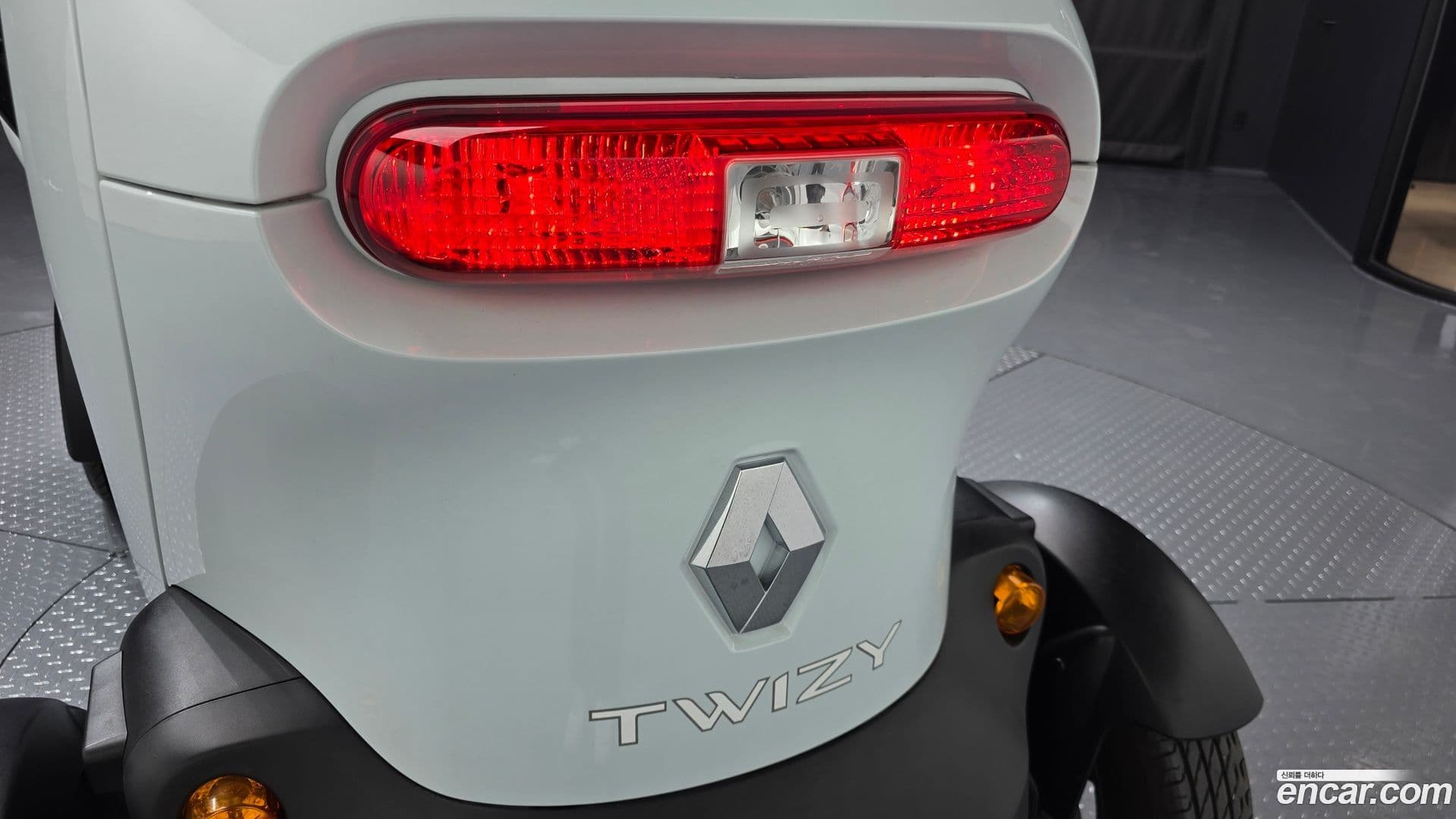 Main__Slider__Photo:Twizy Renault-KoreaSamsung 2017.5-18