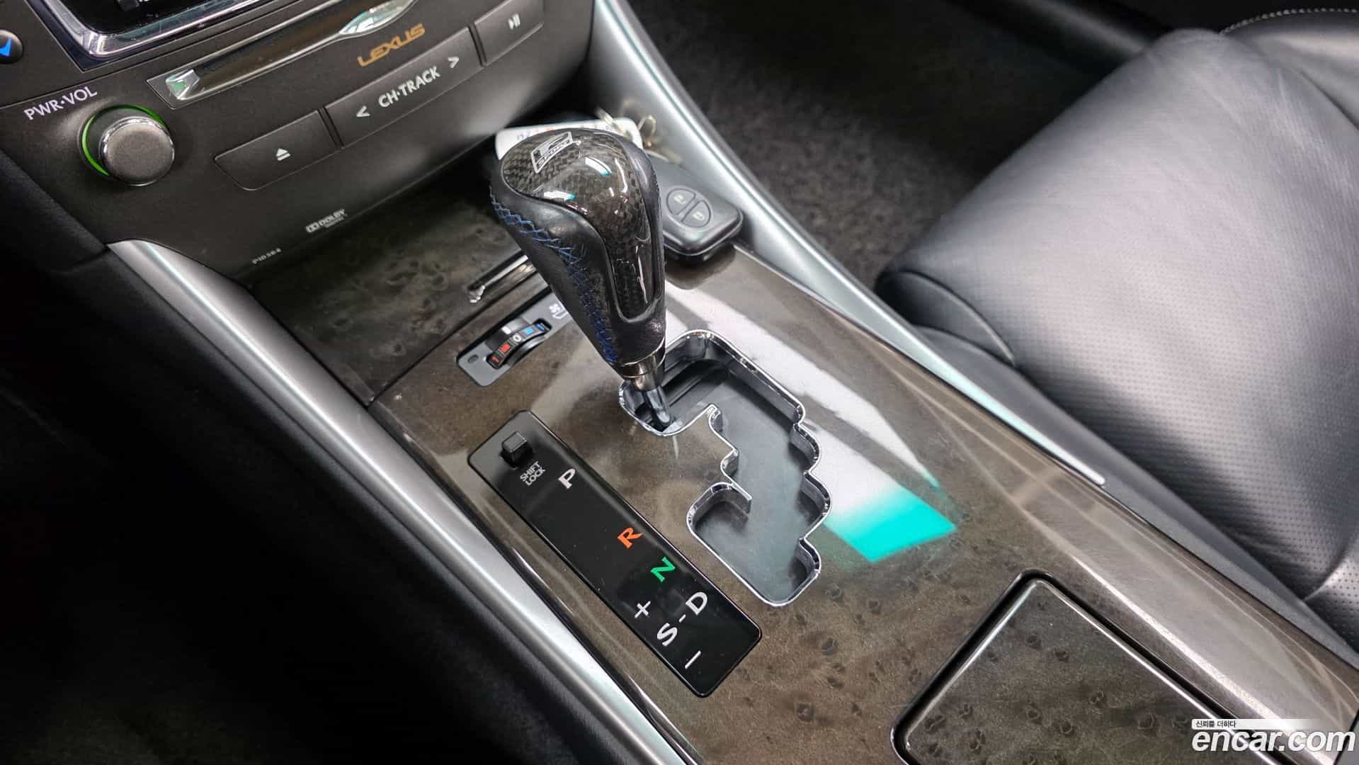 IS Lexus 2013.4-INNER-009