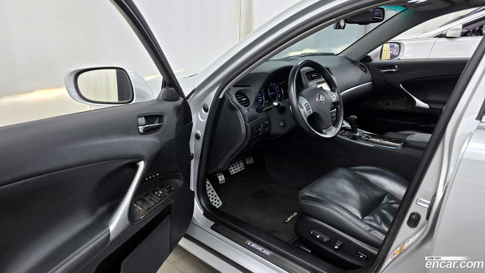 IS Lexus 2013.4-INNER-010