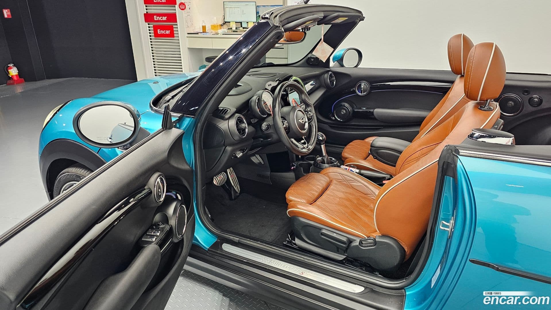 Main__Slider__Photo:Cooper Convertible Mini 2017.3-10