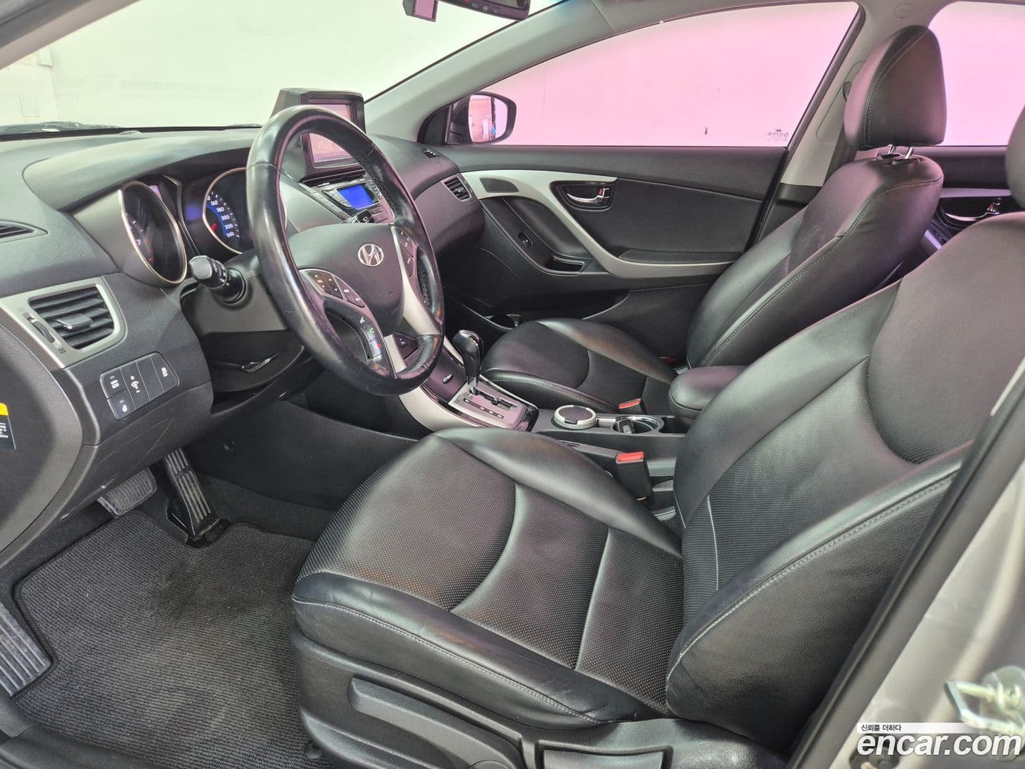 Main__Slider__Photo:AVANTE Hyundai 2013.0-4