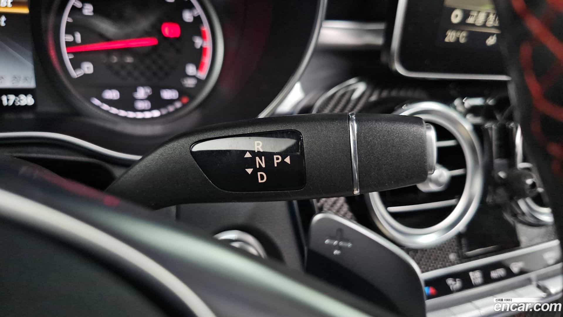 GLC-Class Mercedes-Benz 2019.10-INNER-009