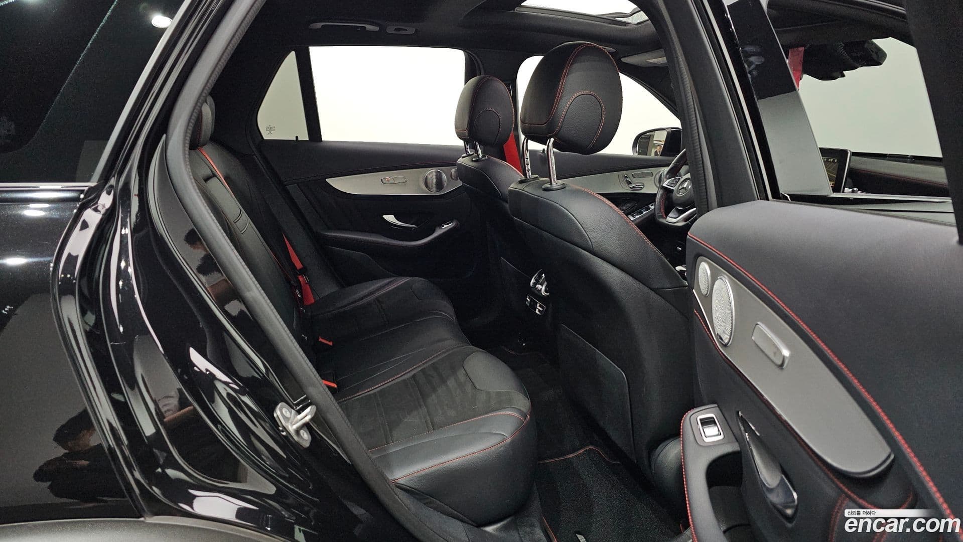 Main__Slider__Photo:GLC-Class Mercedes-Benz 2019.10-11