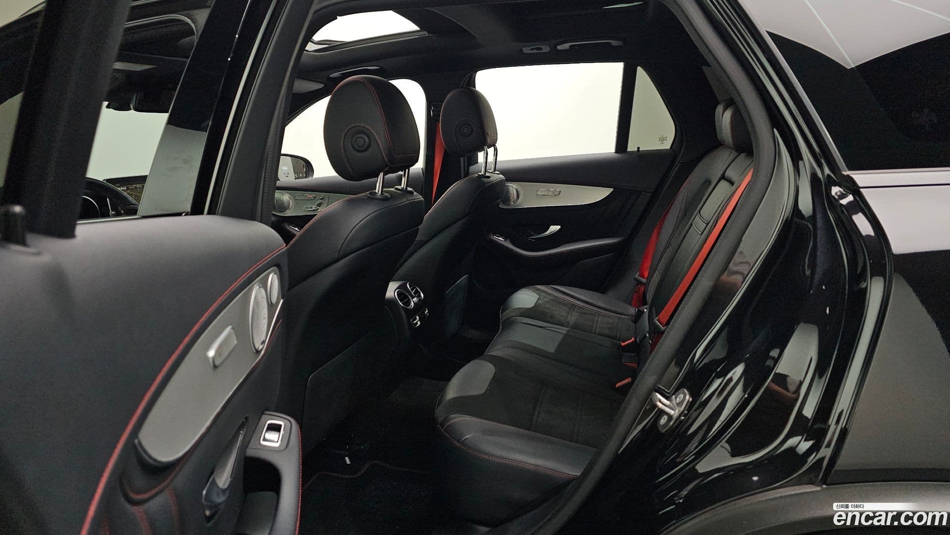 Main__Slider__Photo:GLC-Class Mercedes-Benz 2019.10-12