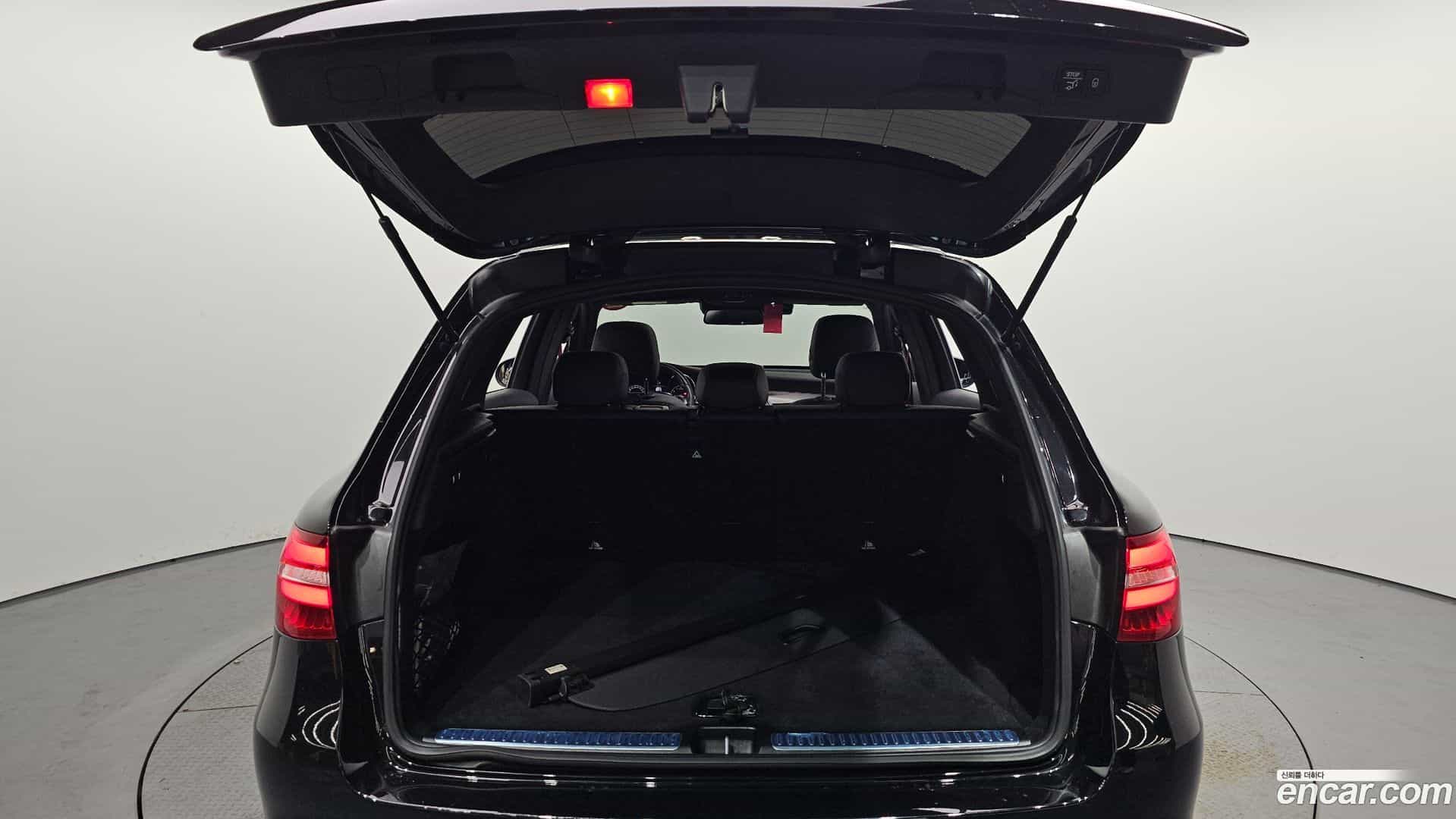 GLC-Class Mercedes-Benz 2019.10-OPTION-024