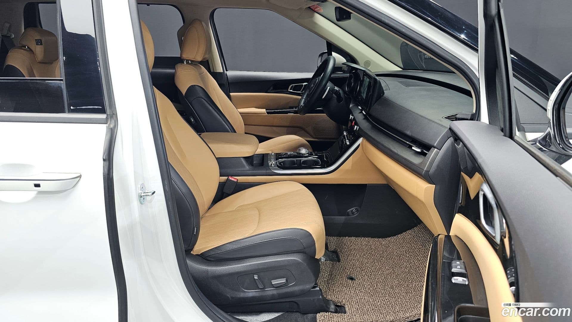 Main__Slider__Photo:Canival Kia 2023.1-10