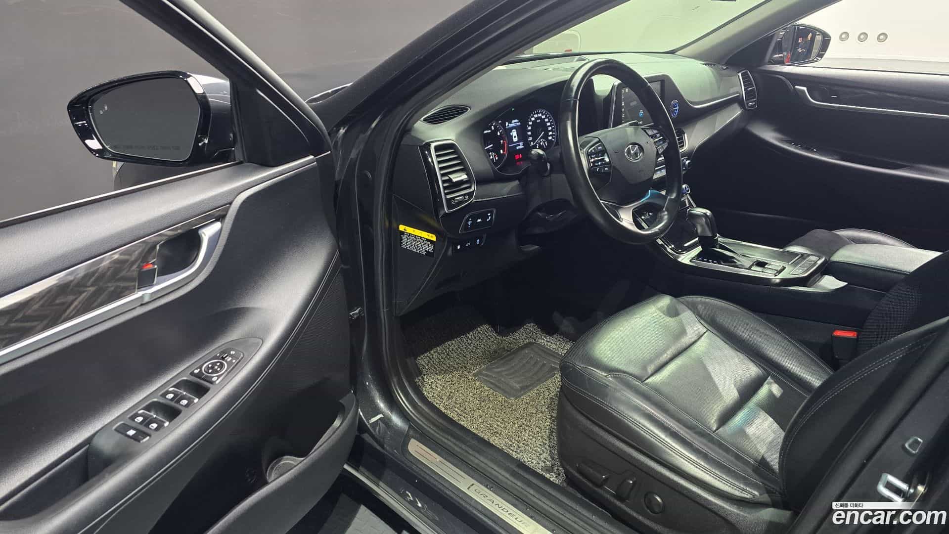 Grandeur Hyundai 2018.5-OPTION-015