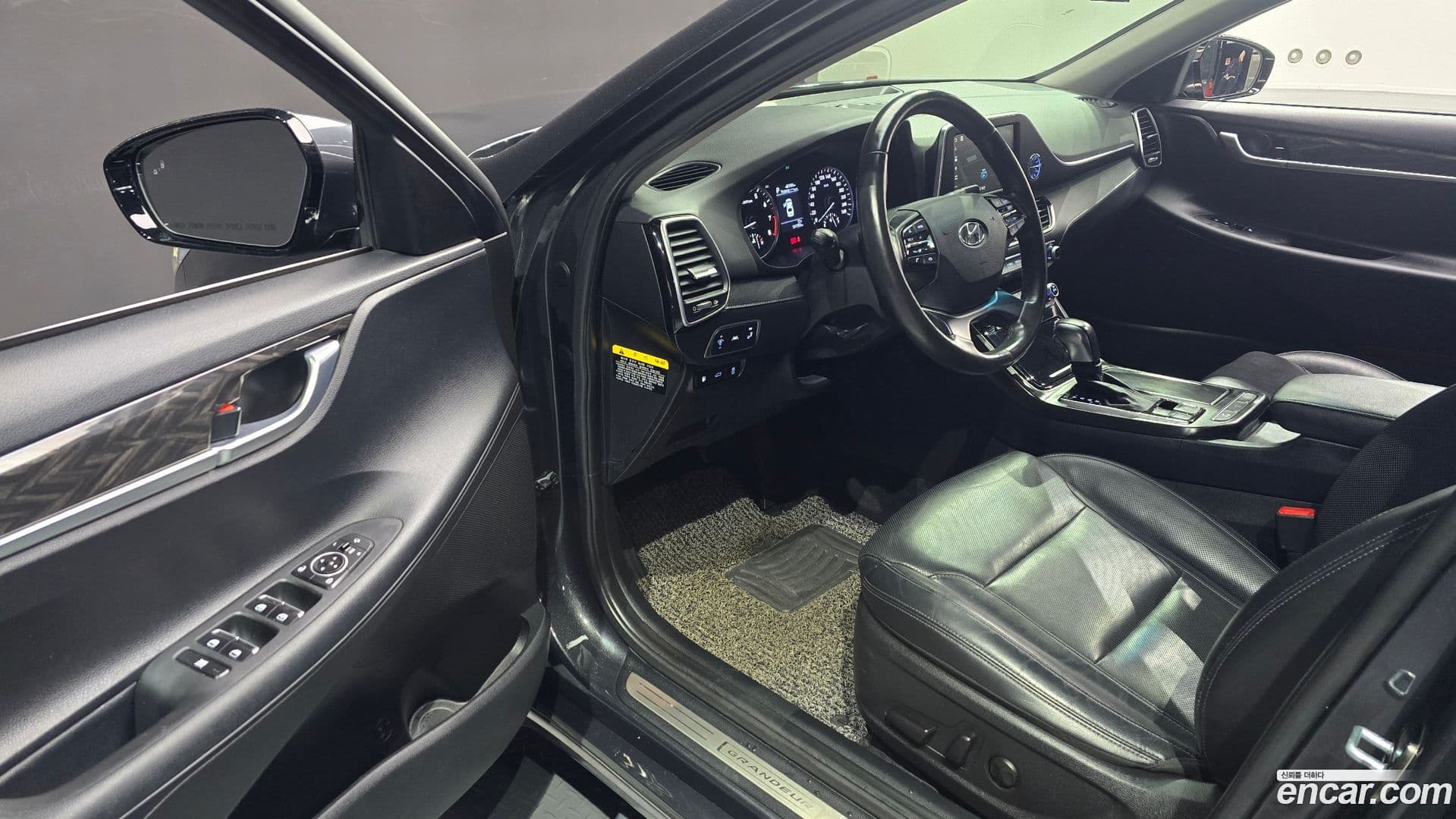 Main__Slider__Photo:Grandeur Hyundai 2018.5-10