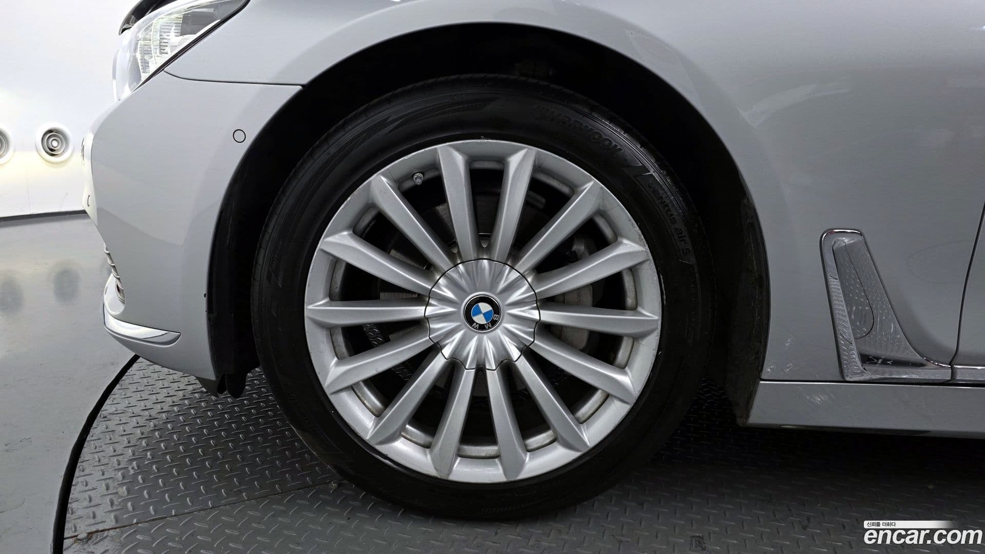 Main__Slider__Photo:7-Series BMW 2016.1-4