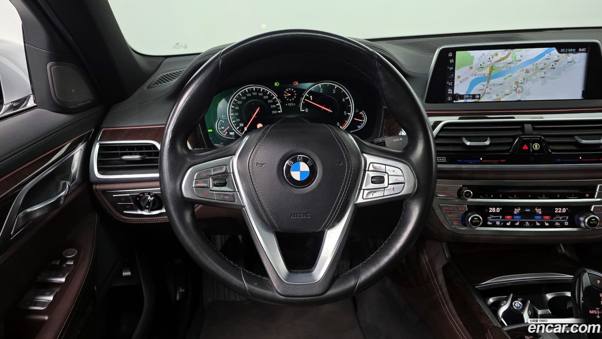 Main__Slider__Photo:7-Series BMW 2016.1-12