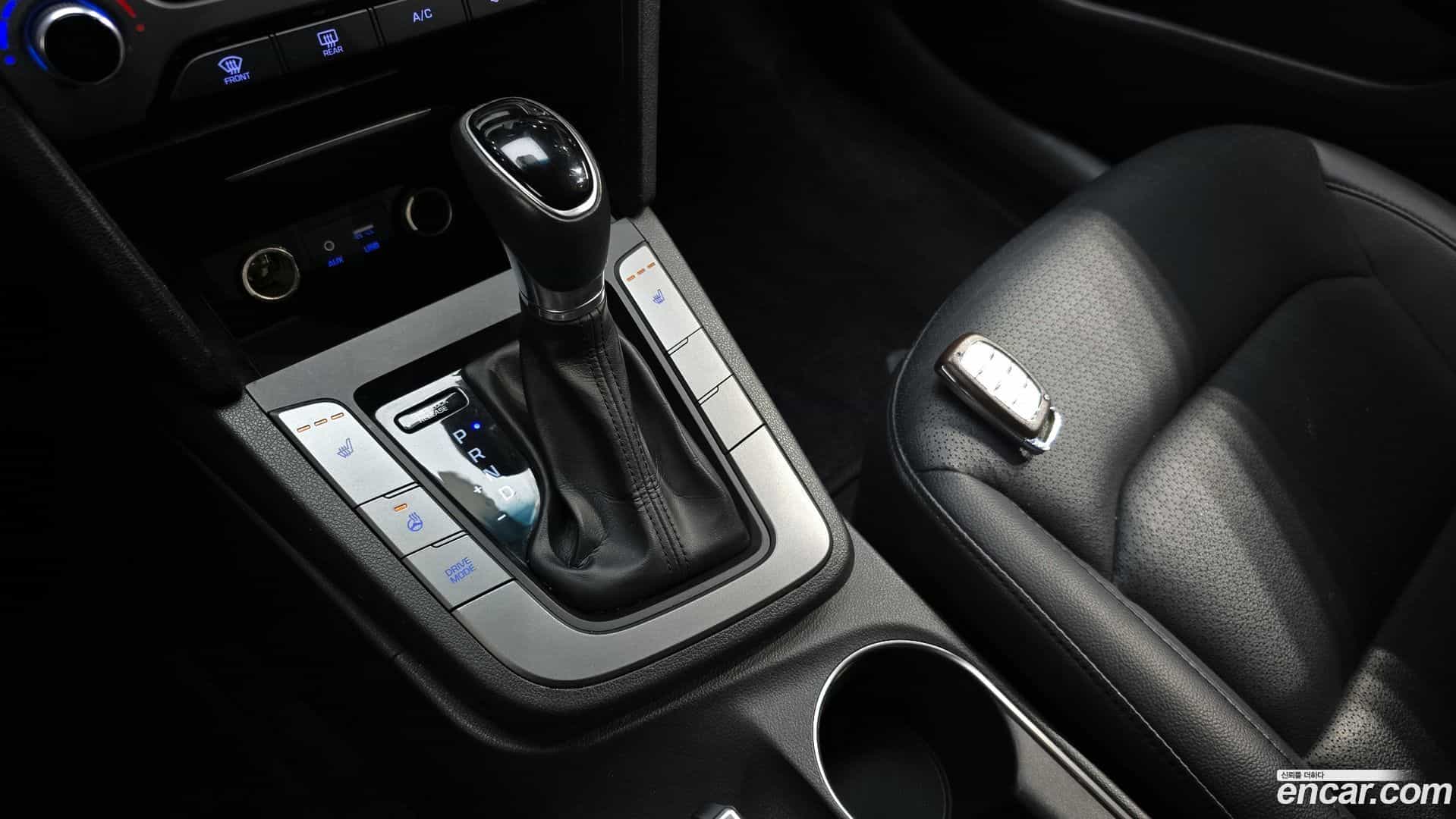 AVANTE Hyundai 2015.9-INNER-009