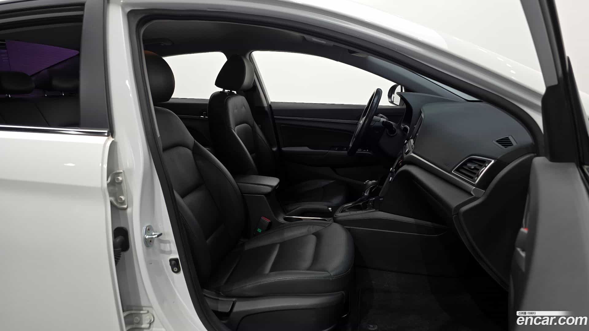 AVANTE Hyundai 2015.9-INNER-010