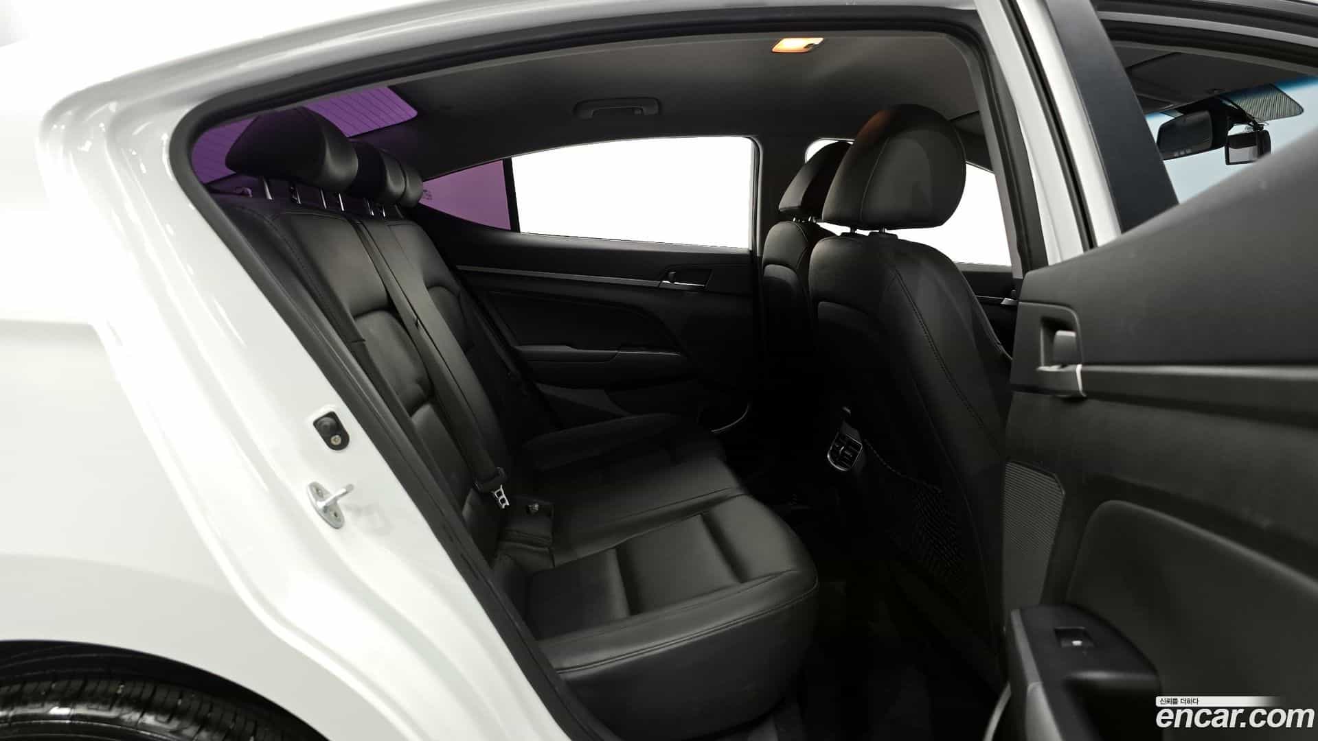 AVANTE Hyundai 2015.9-OPTION-016