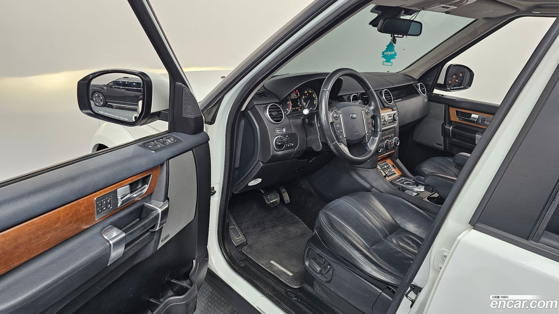 Main__Slider__Photo:Discovery Land Rover 2015.11-9