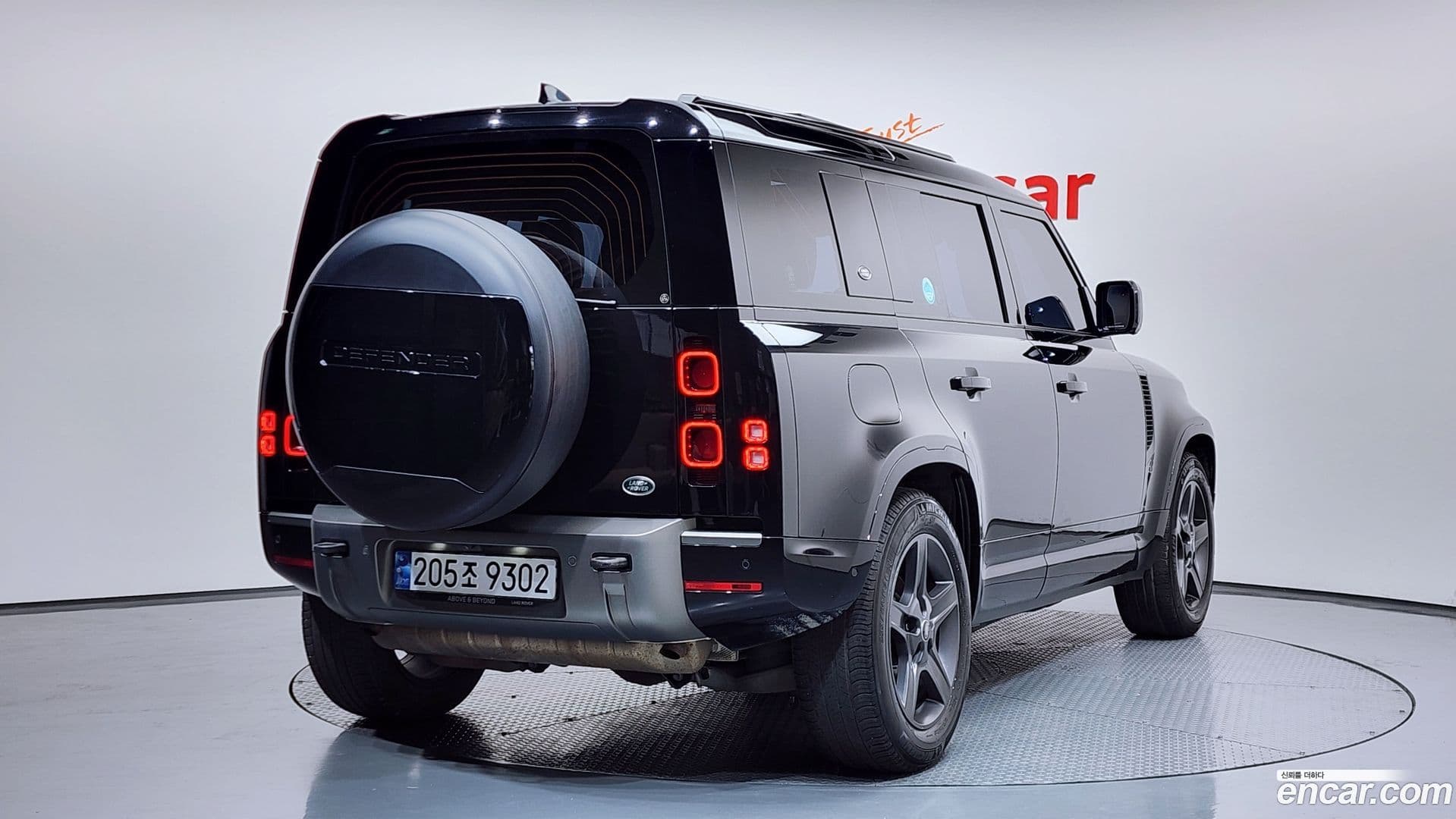 Main__Slider__Photo:Defender Land Rover 2022.6-1