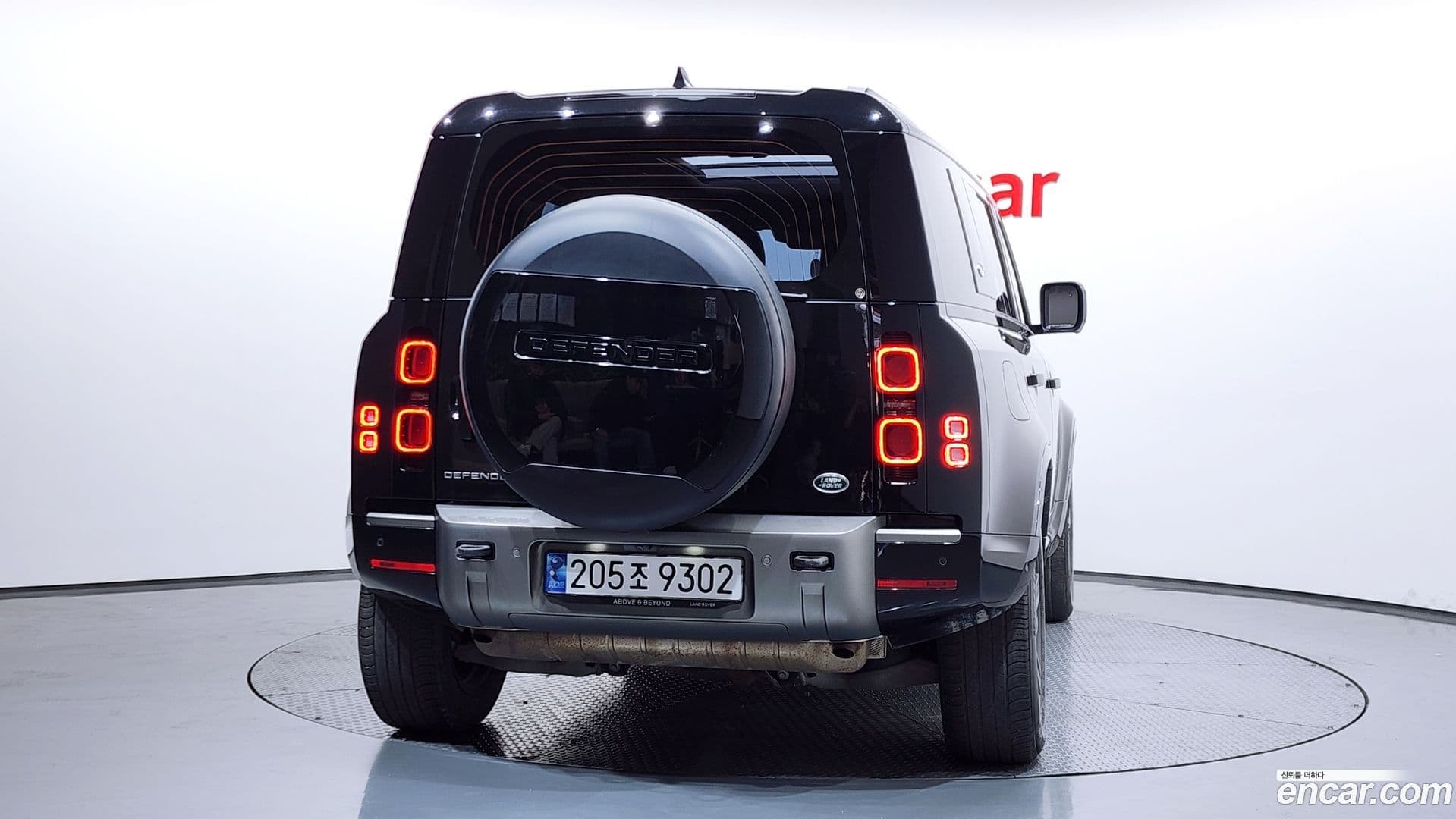 Main__Slider__Photo:Defender Land Rover 2022.6-3