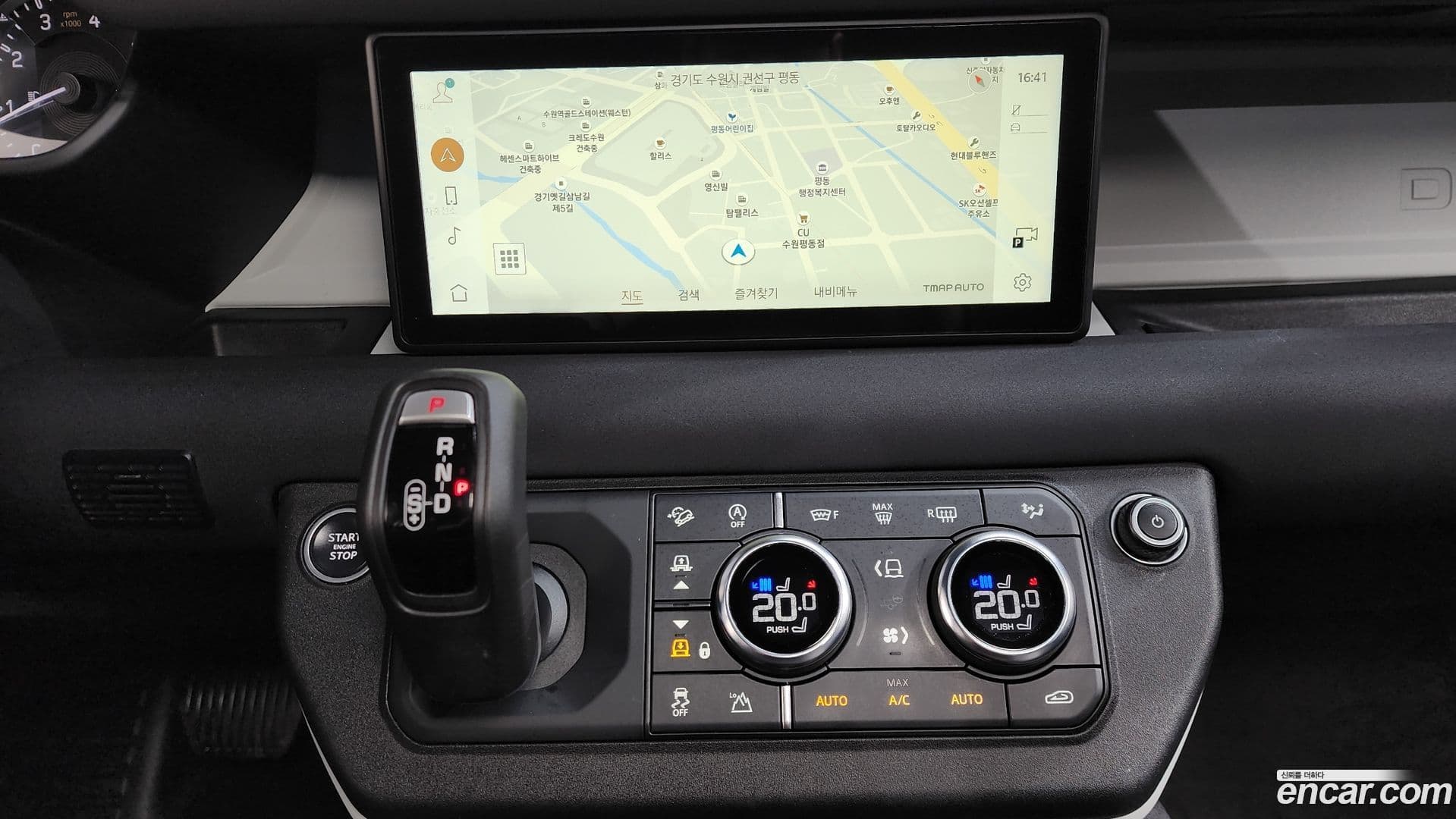 Main__Slider__Photo:Defender Land Rover 2022.6-13