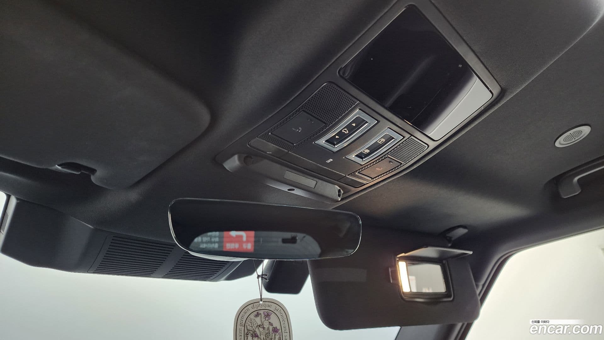 Main__Slider__Photo:Defender Land Rover 2022.6-16