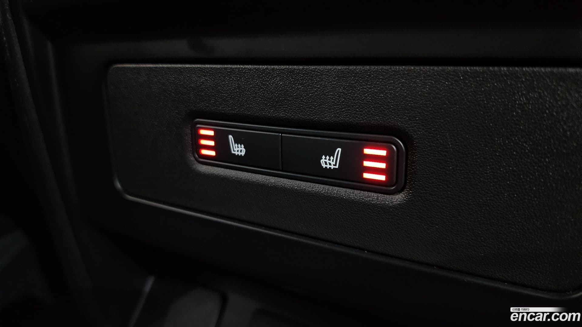 Main__Slider__Photo:Defender Land Rover 2022.6-18