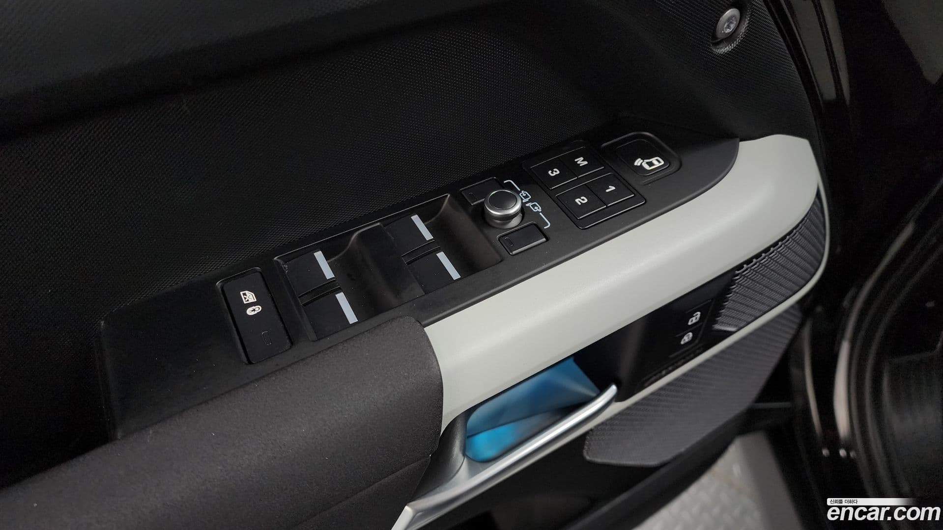 Main__Slider__Photo:Defender Land Rover 2022.6-19