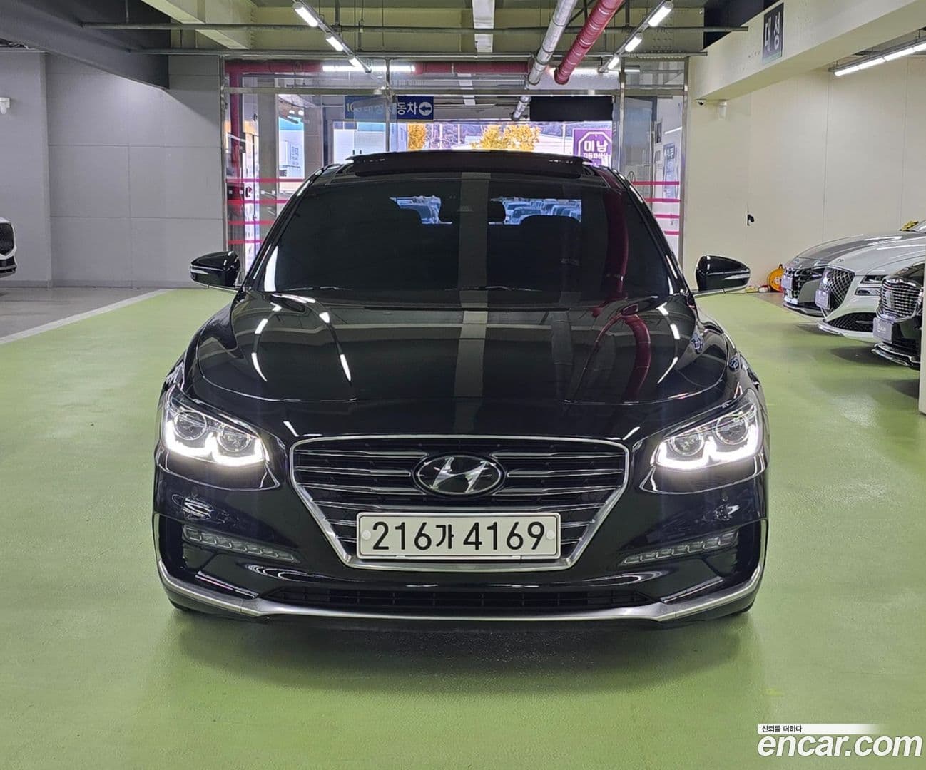 Main__Slider__Photo:Grandeur Hyundai 2018.10-1