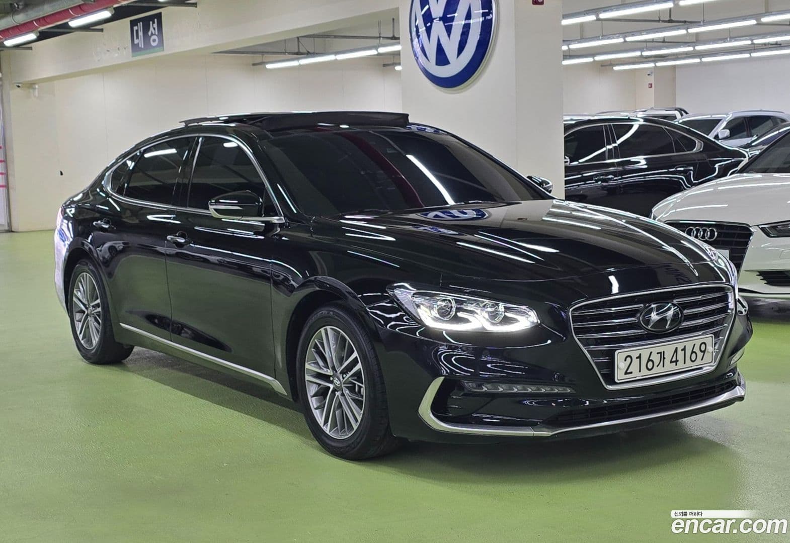 Main__Slider__Photo:Grandeur Hyundai 2018.10-2